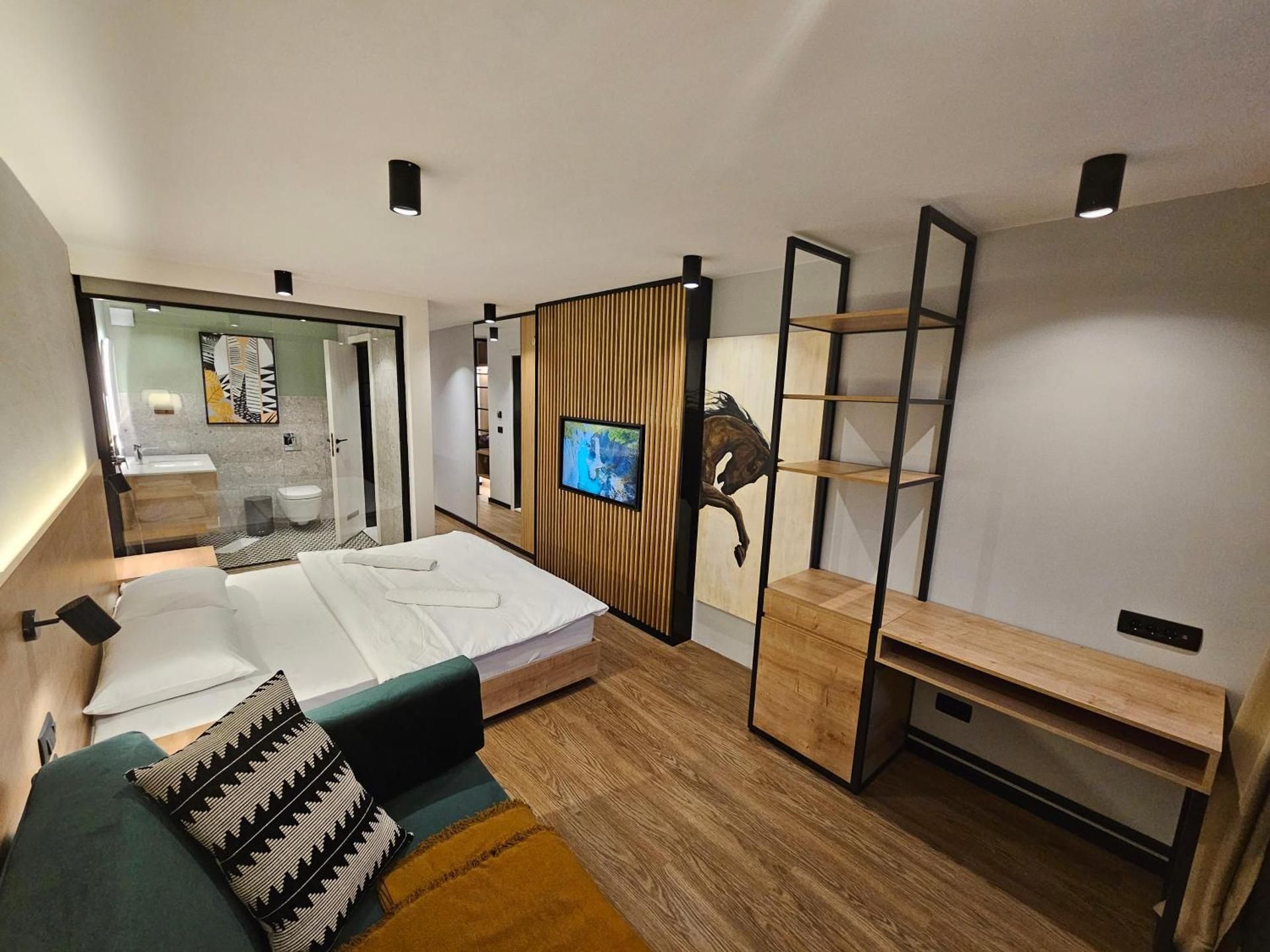 Deluxe Double Room (2 Adults + 1 Child)