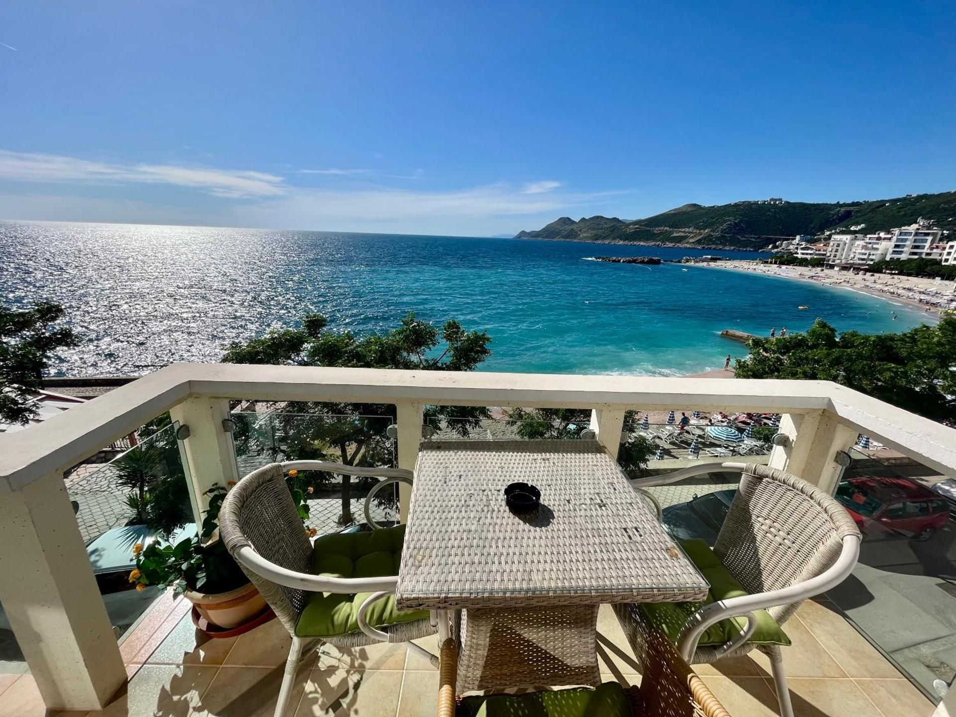 One-Bedroom Apartment with Sea View