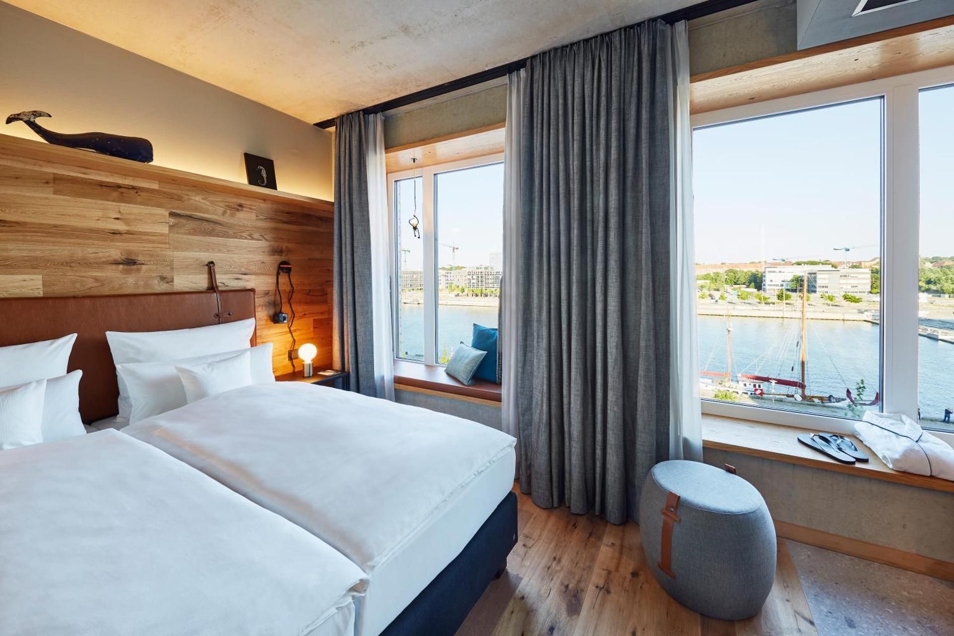 1 king bed harbor view high floor