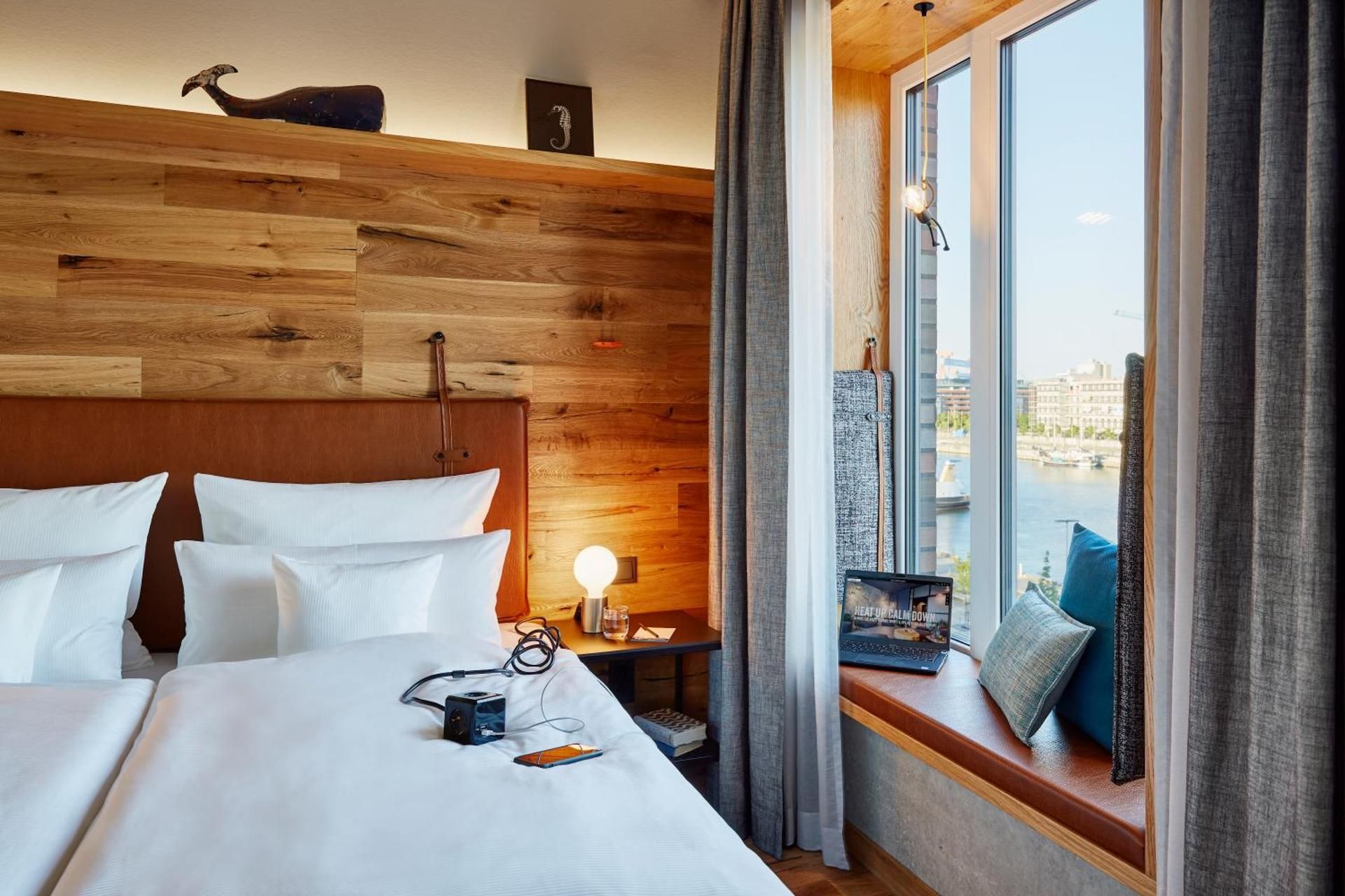 1 King Bed Harbor View