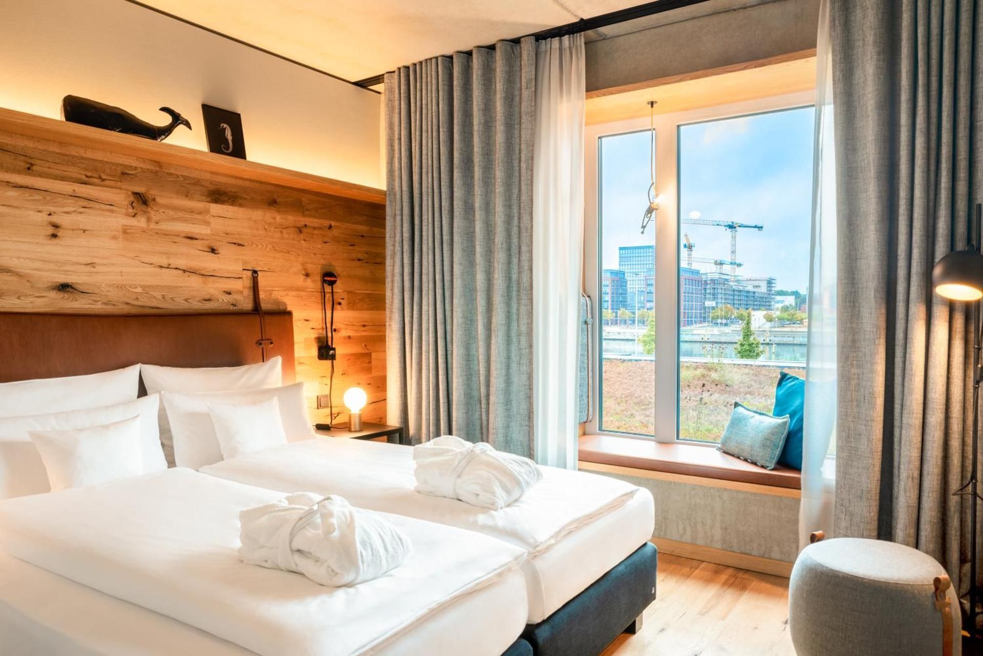 1 King Bed Harbor View