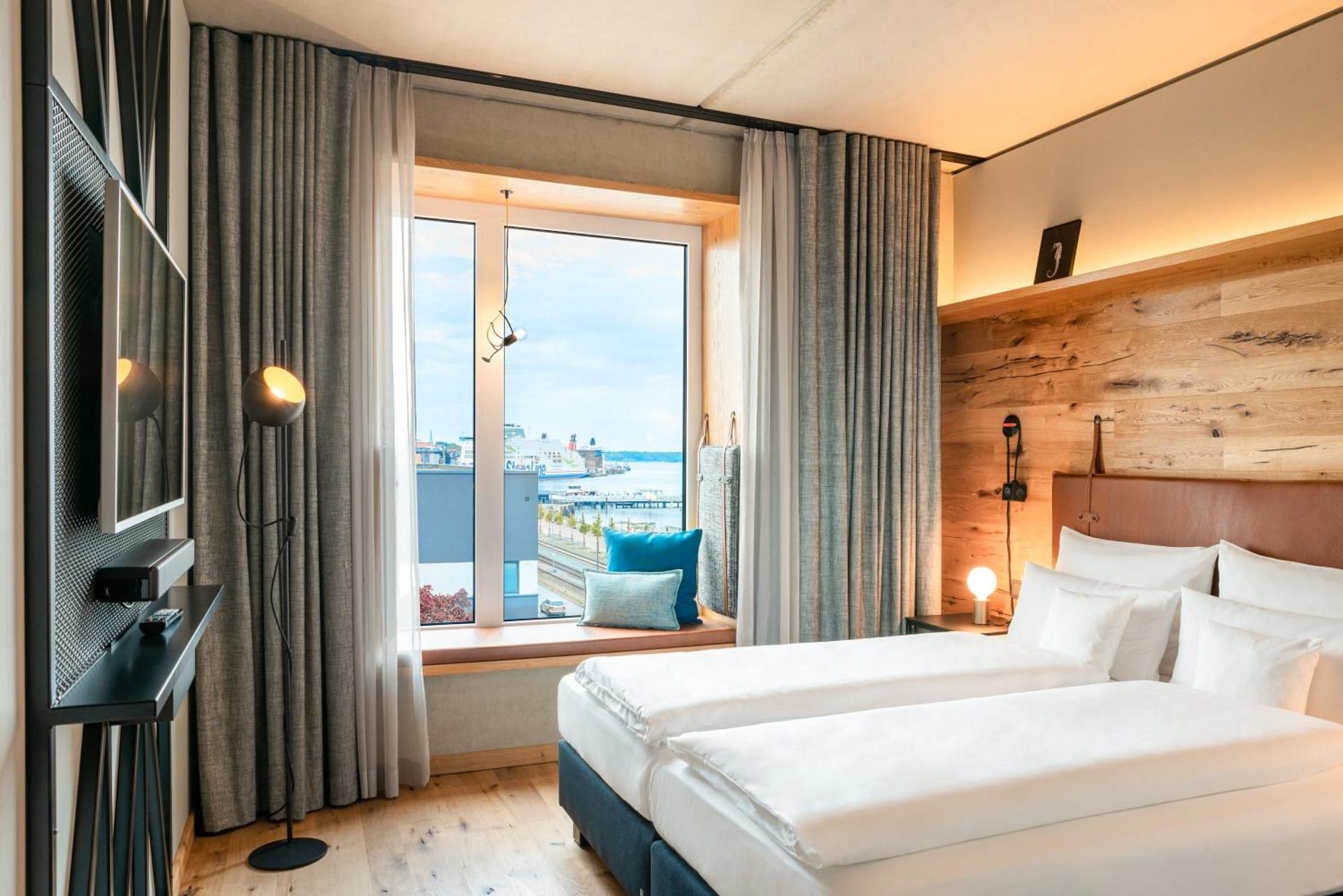 1 king bed harbor view high floor