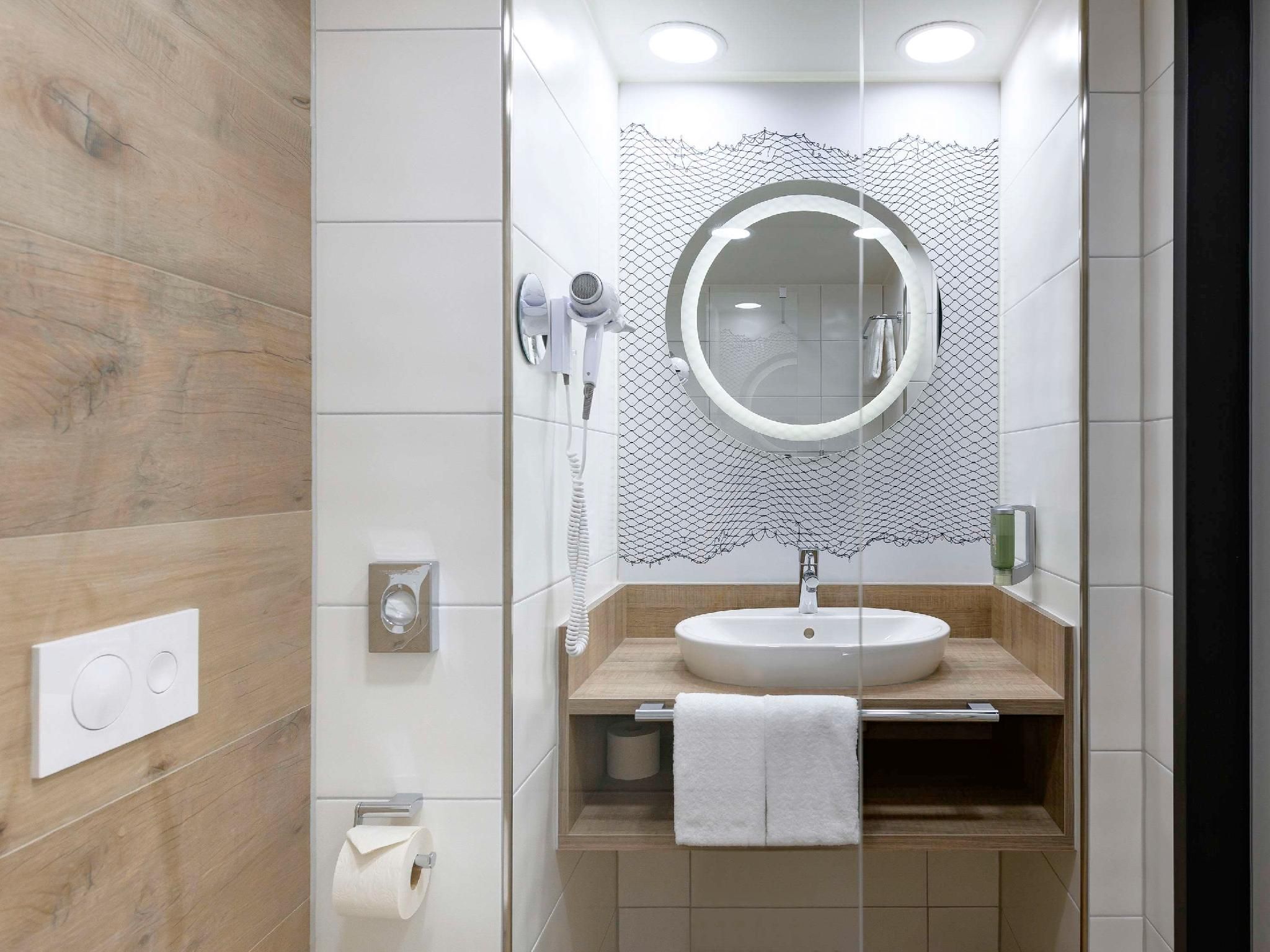 ibis Styles Kiel Modern Comfort Double Room With 1 Double Bed 3