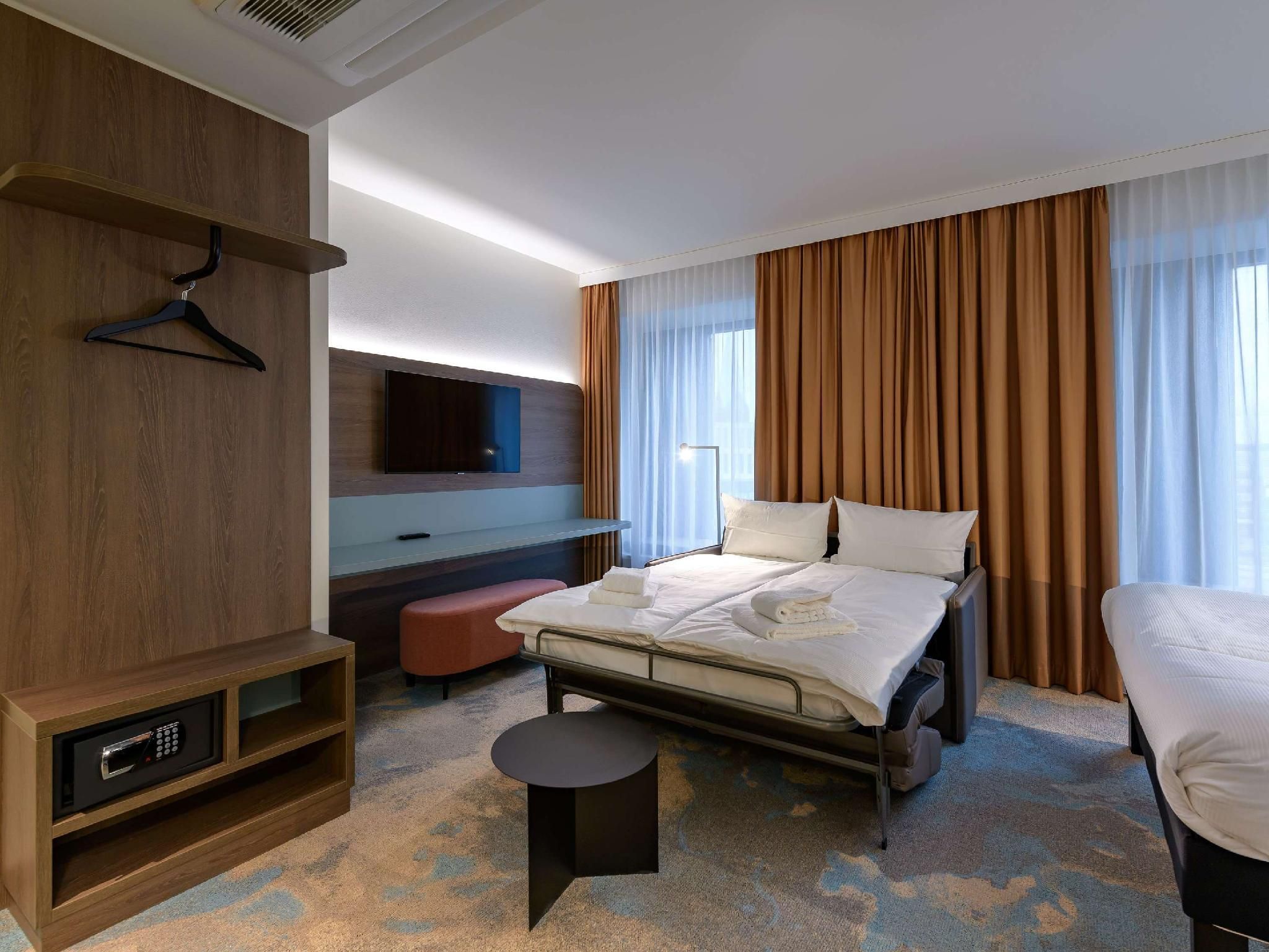 ibis Styles Kiel Modern Family Room With 1 Double Bed And 1 Sofa Bed 2