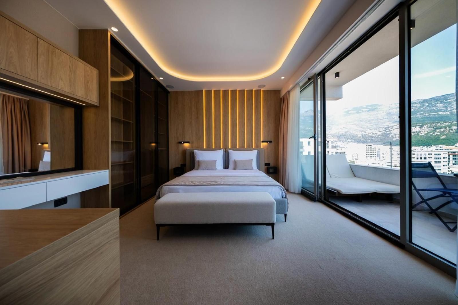 Queen Suite with Spa Bath