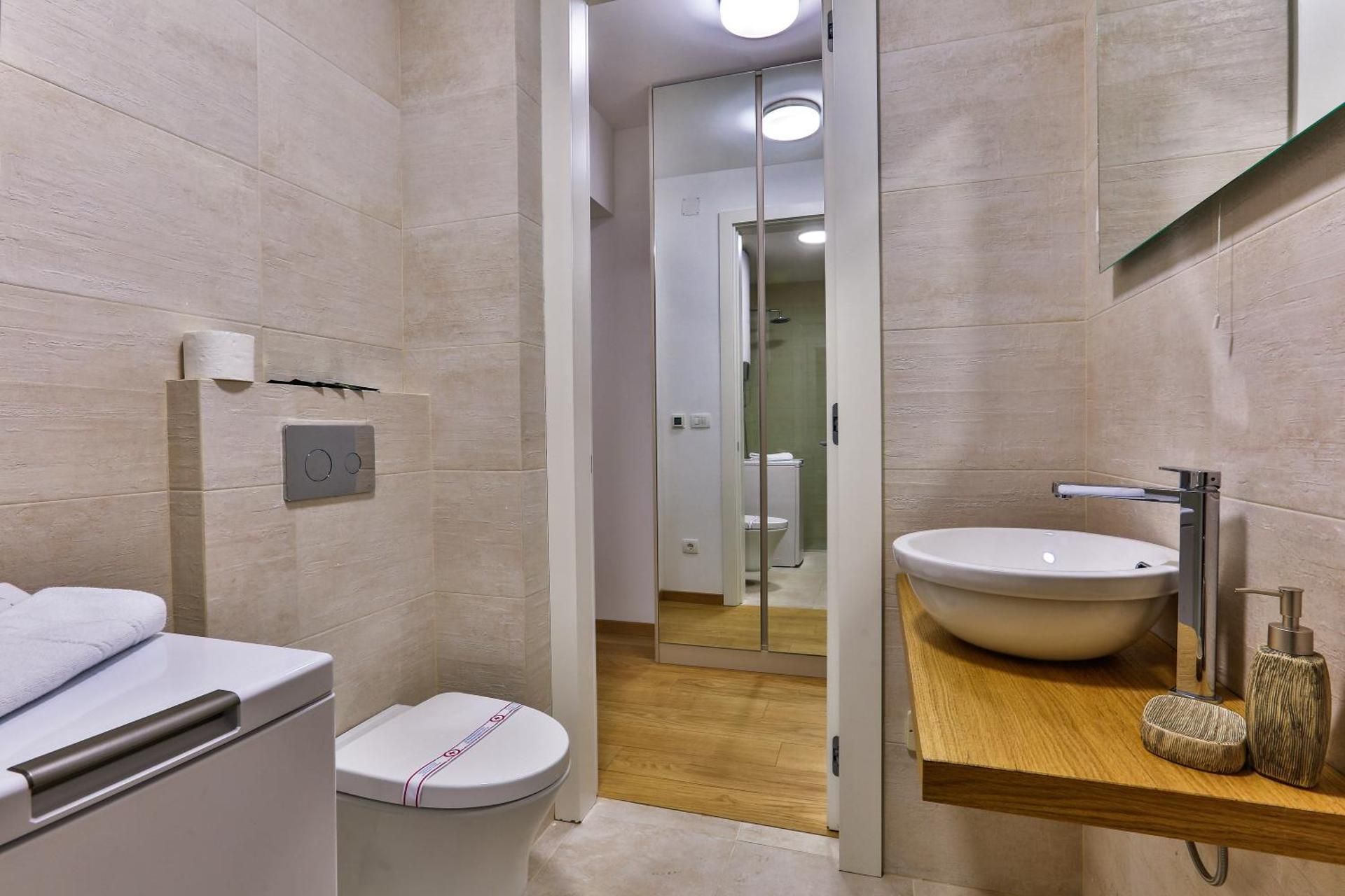 DELUXE APARTMENT