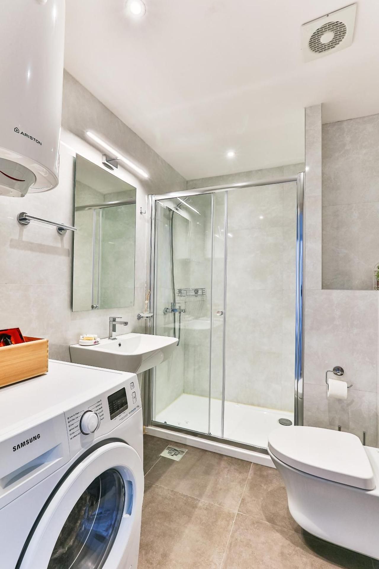 DELUXE APARTMENT