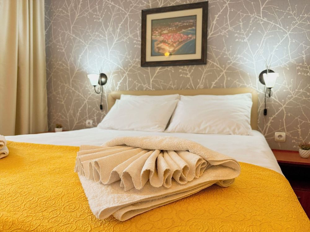 Central Hotel & Restaurant Classic Double Room, Balcony, City View 4