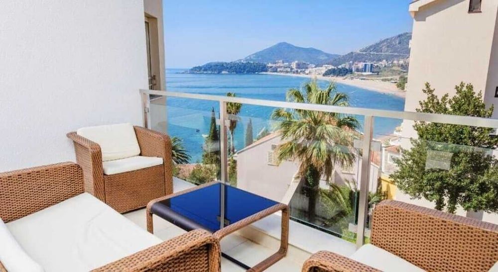 Hotel Meridian Family Suite, 1 King Bed with Sofa bed, Balcony, Sea View 4