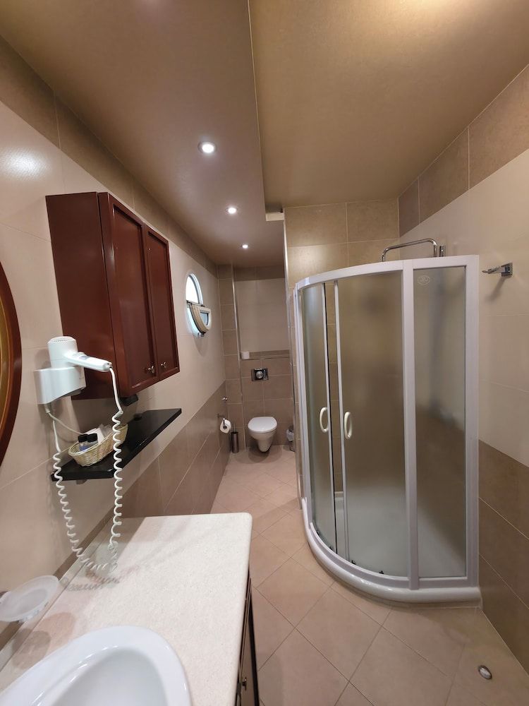 Hotel Meridian Family Suite, 1 King Bed with Sofa bed, Balcony, Sea View 5