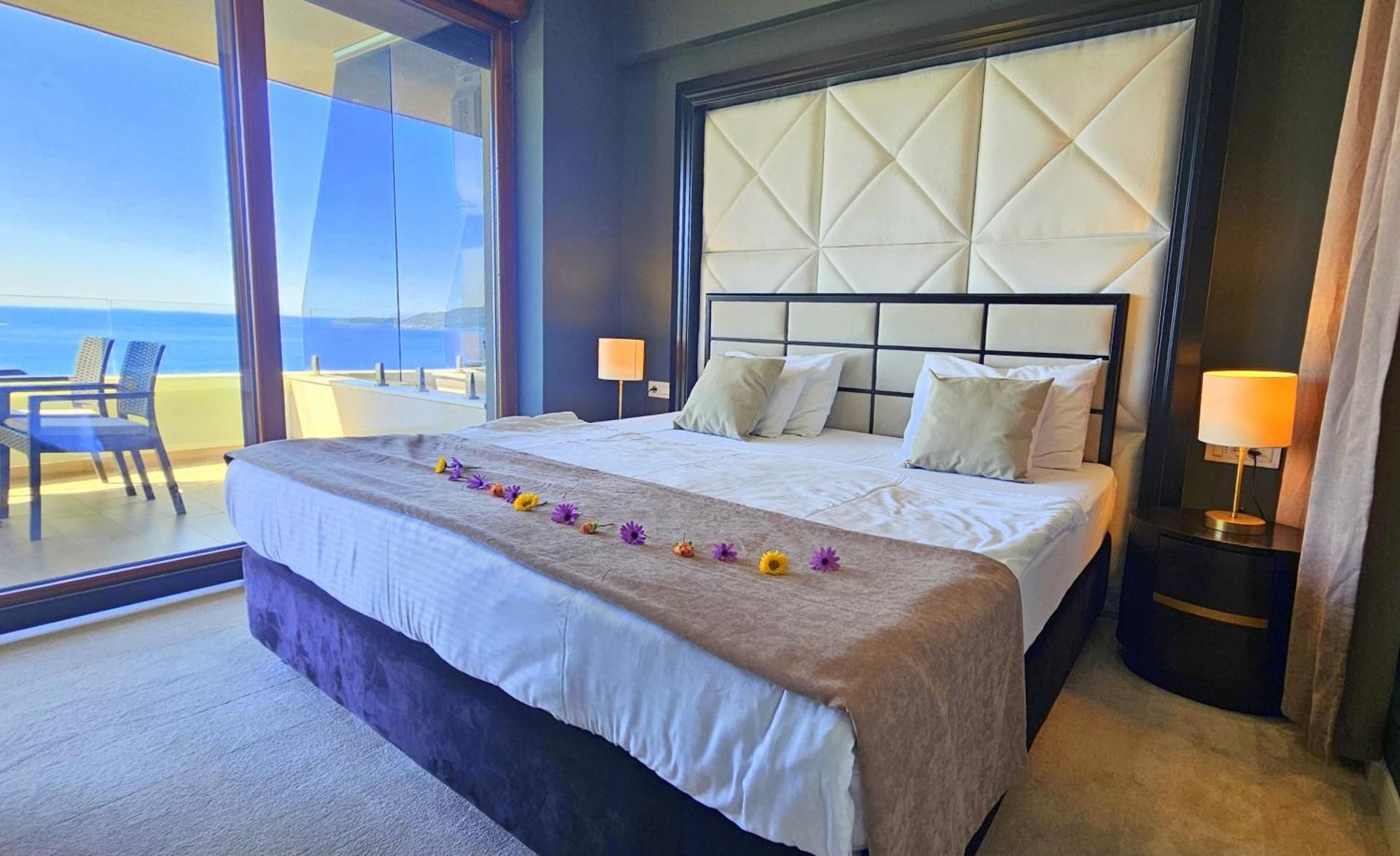 Deluxe King Suite with Panaromic Sea View