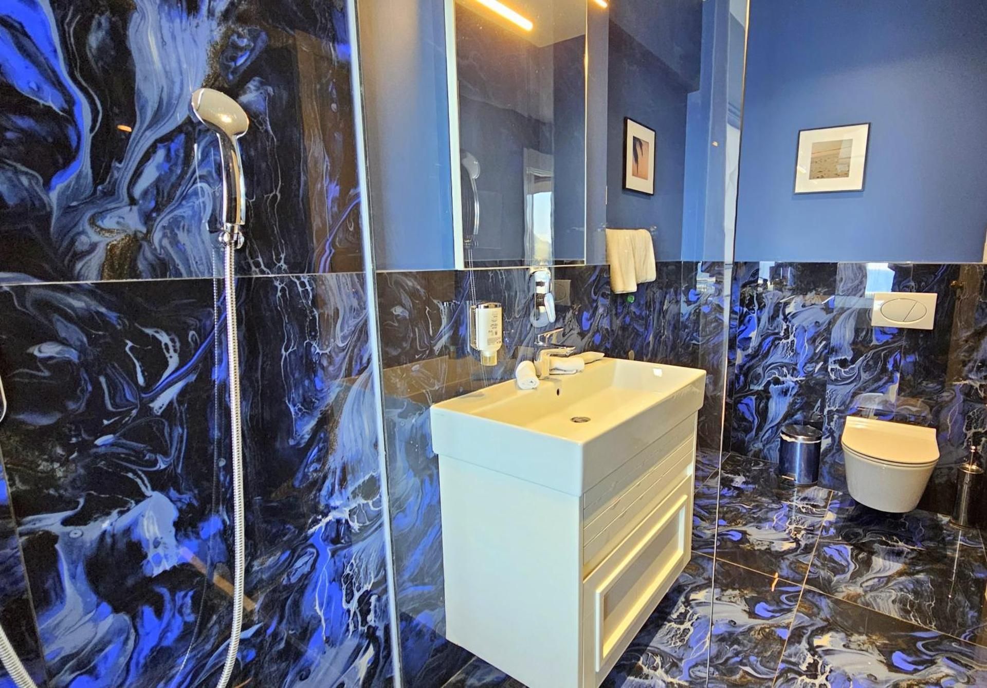 Deluxe King Suite with Panaromic Sea View