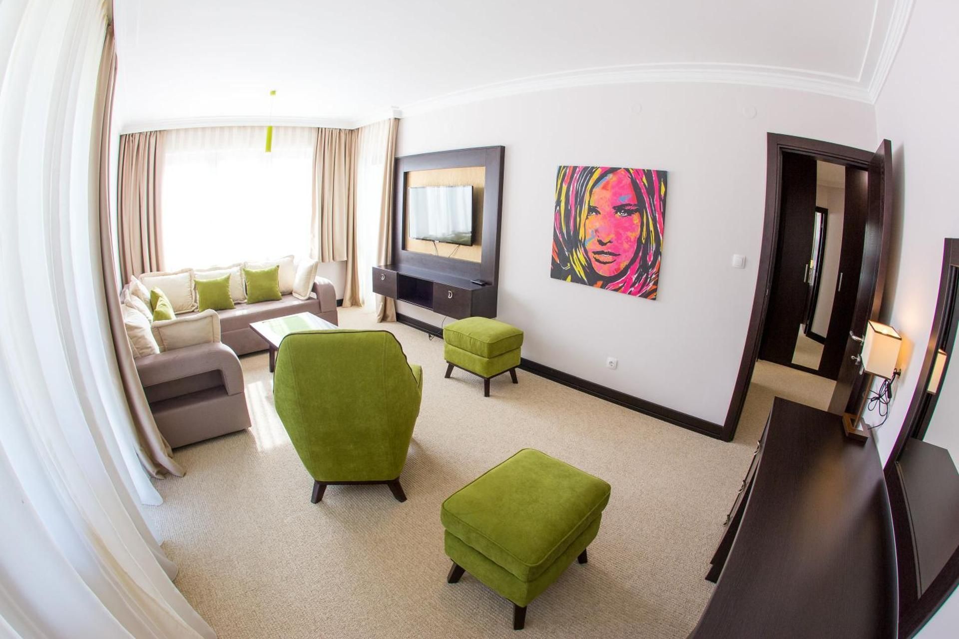 DELUXE APARTMENT