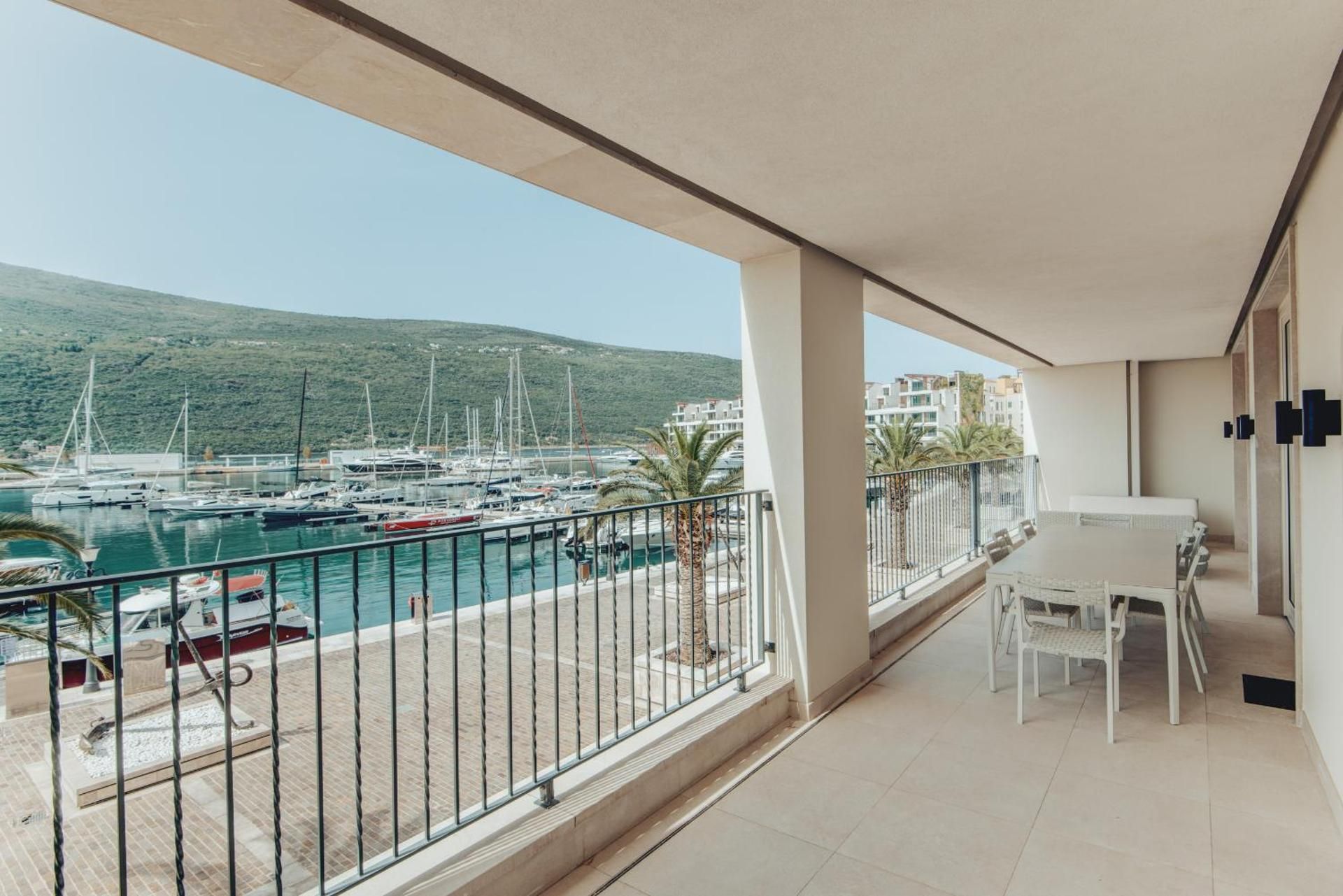 Castelnuovo Three Bedroom Apartment with Sea View