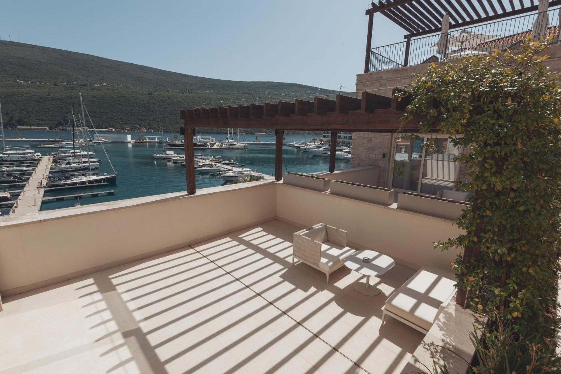 Mimosa One Bedroom Apartment with Balcony