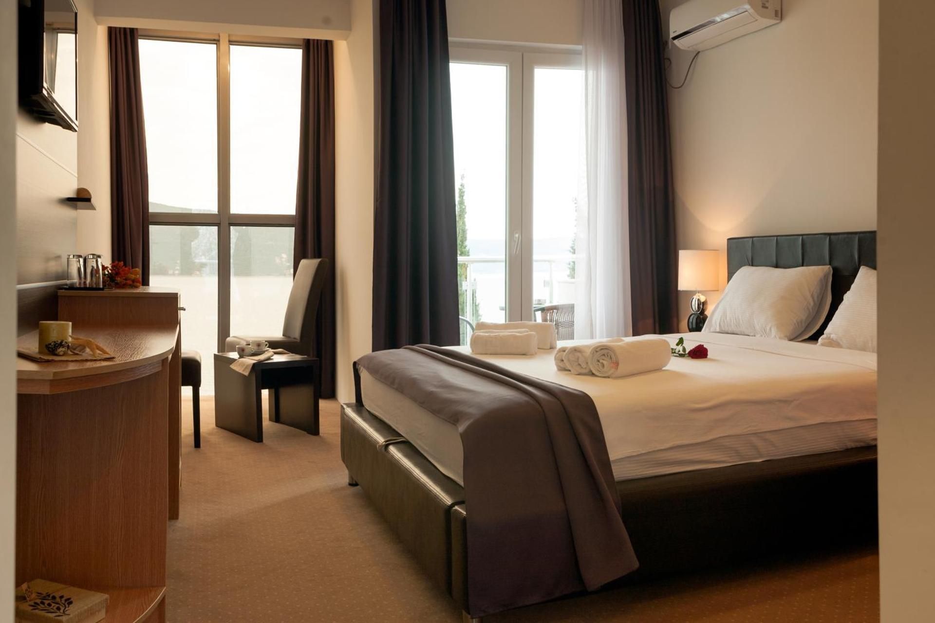 Double Room with Balcony and Sea View