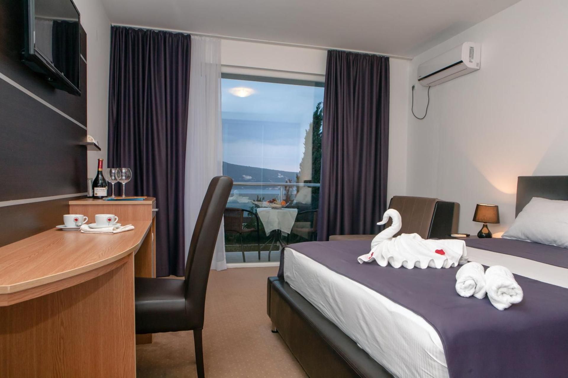 Comfort Double Room with Balcony and Sea View