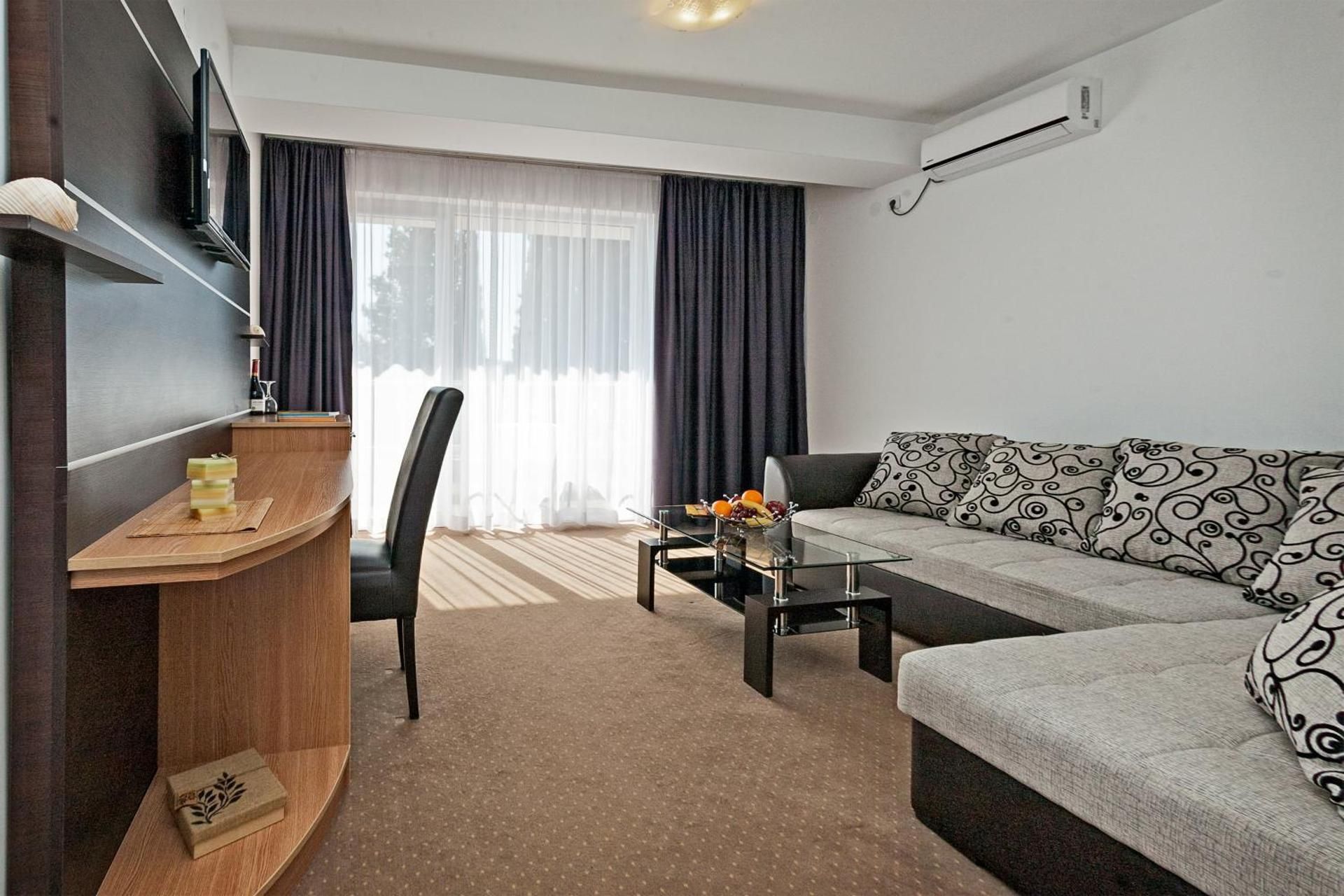 Suite with Balcony and Sea View