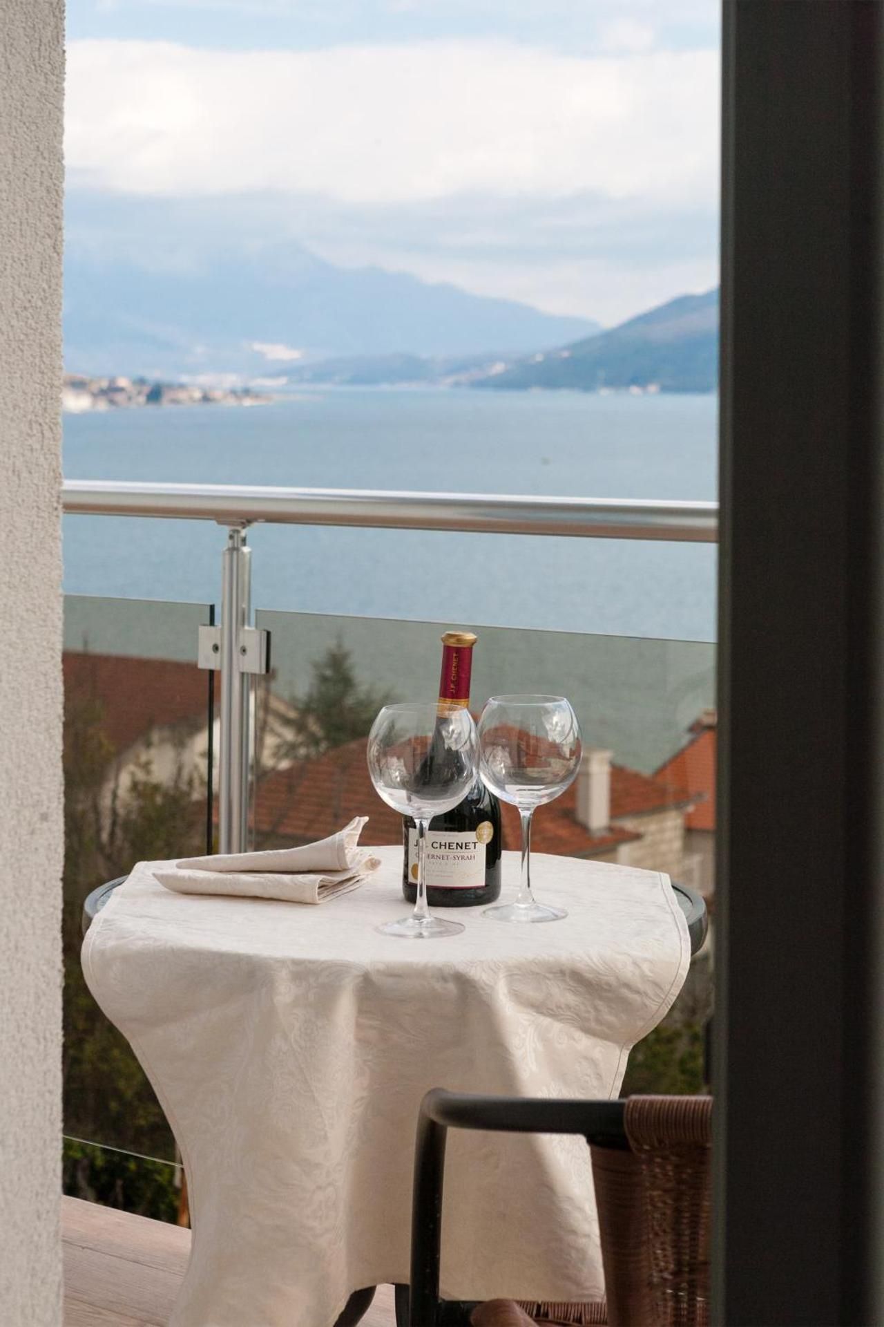 Comfort Suite with Balcony and Sea View