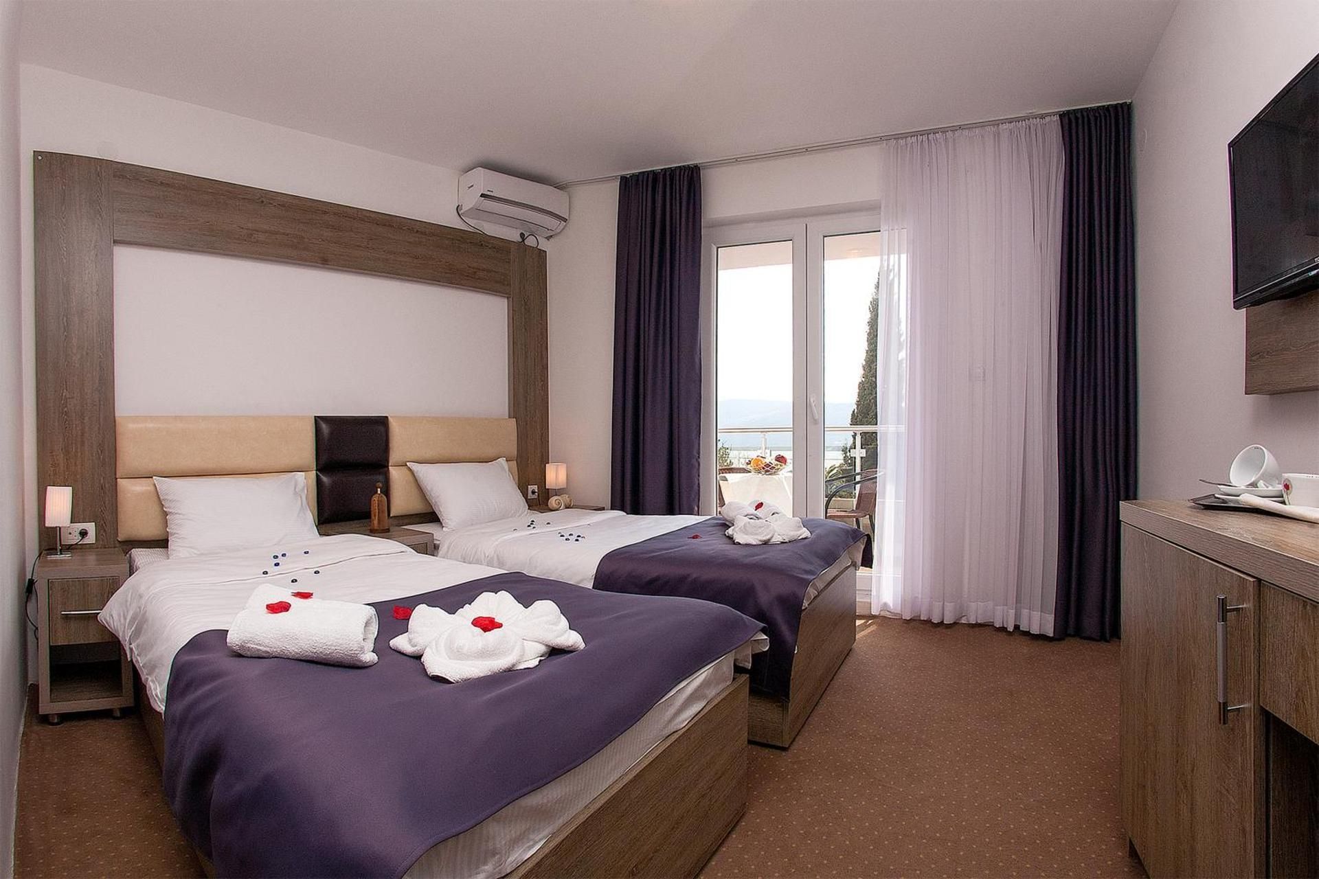 Double or Twin Room with Balcony and Sea View