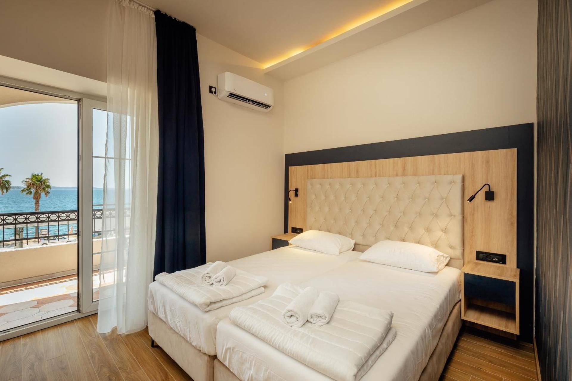Deluxe Double Room with Balcony and Sea View