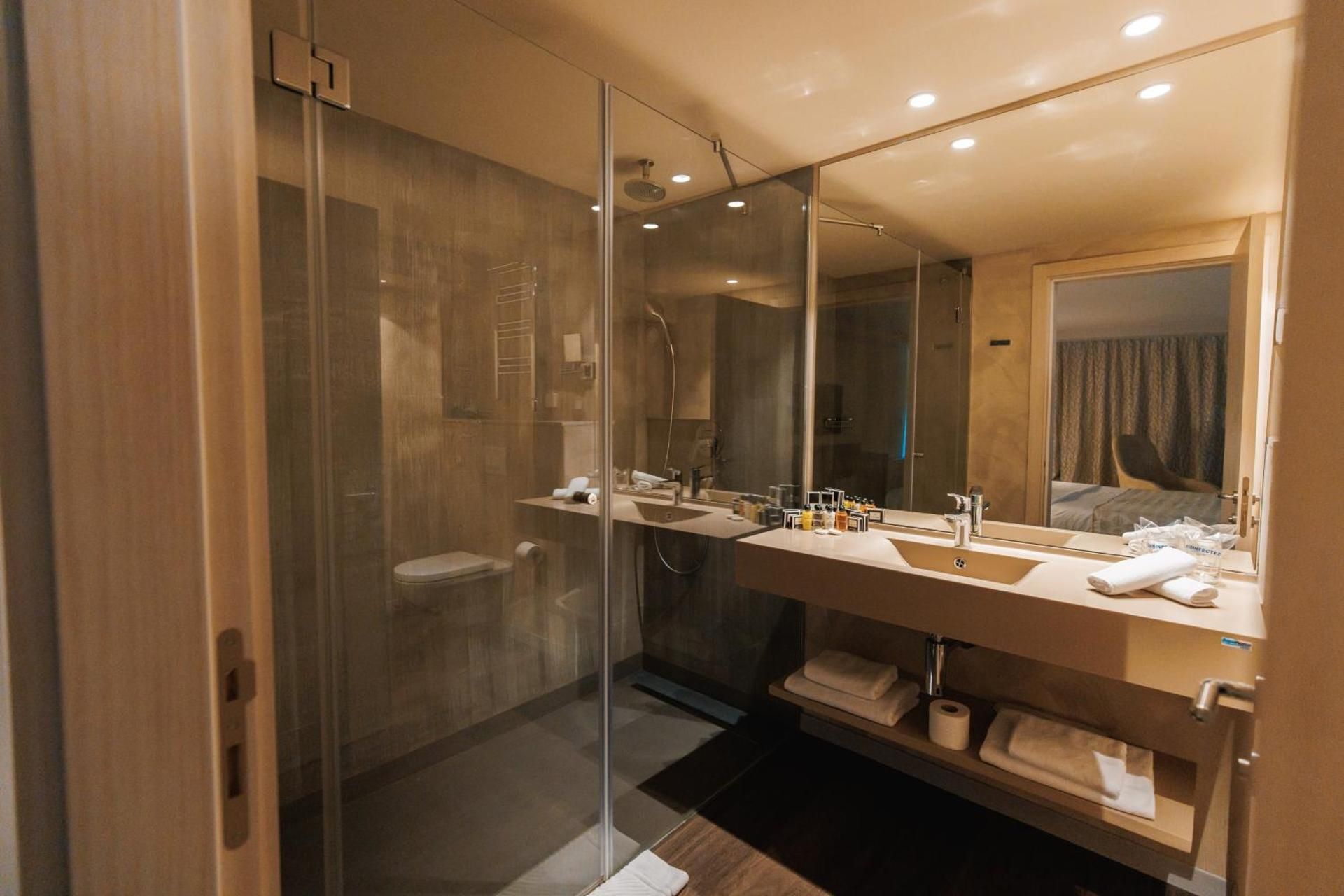 Deluxe Suite with Balcony and Sea View