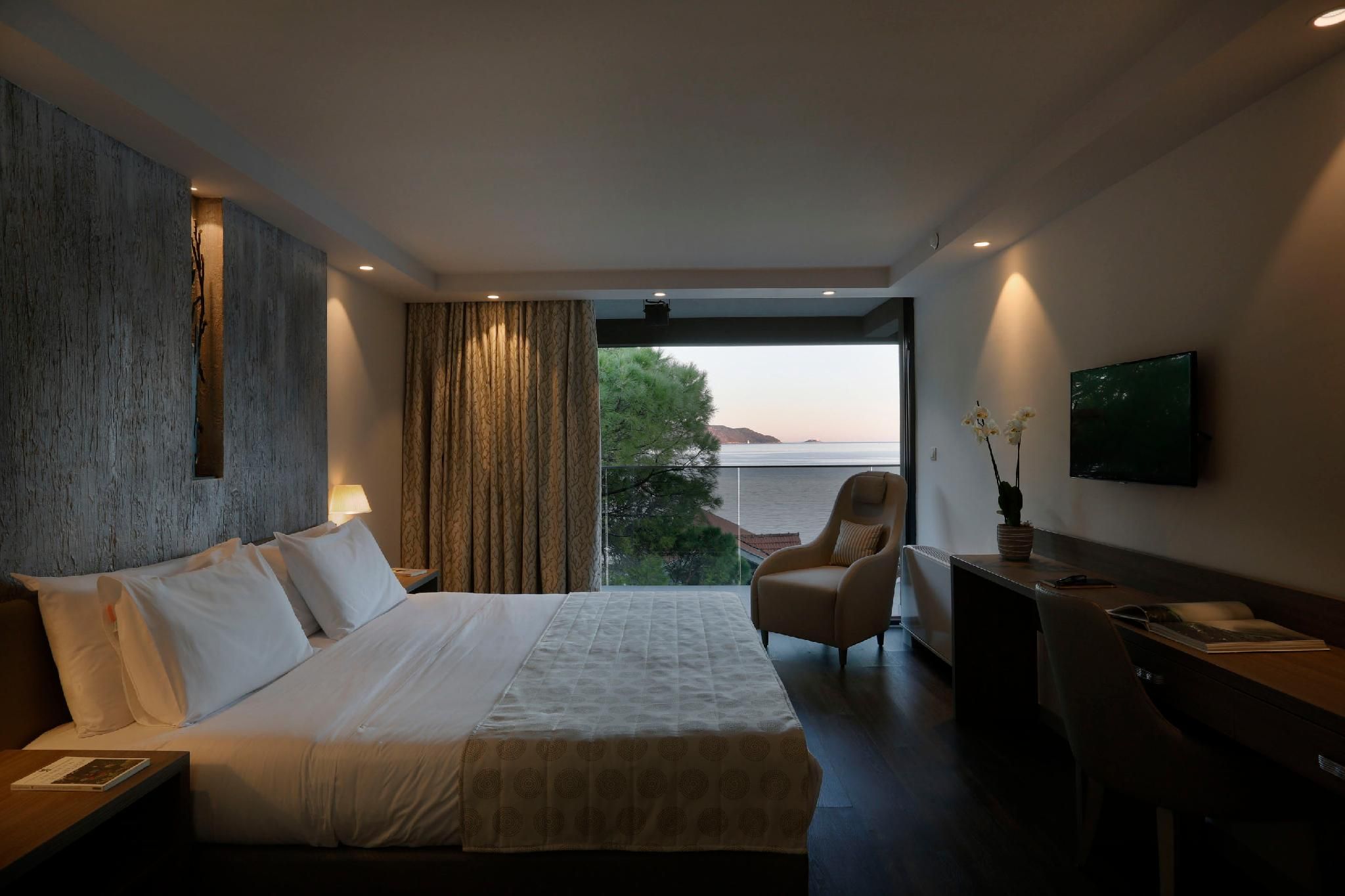 Suite Seafront View