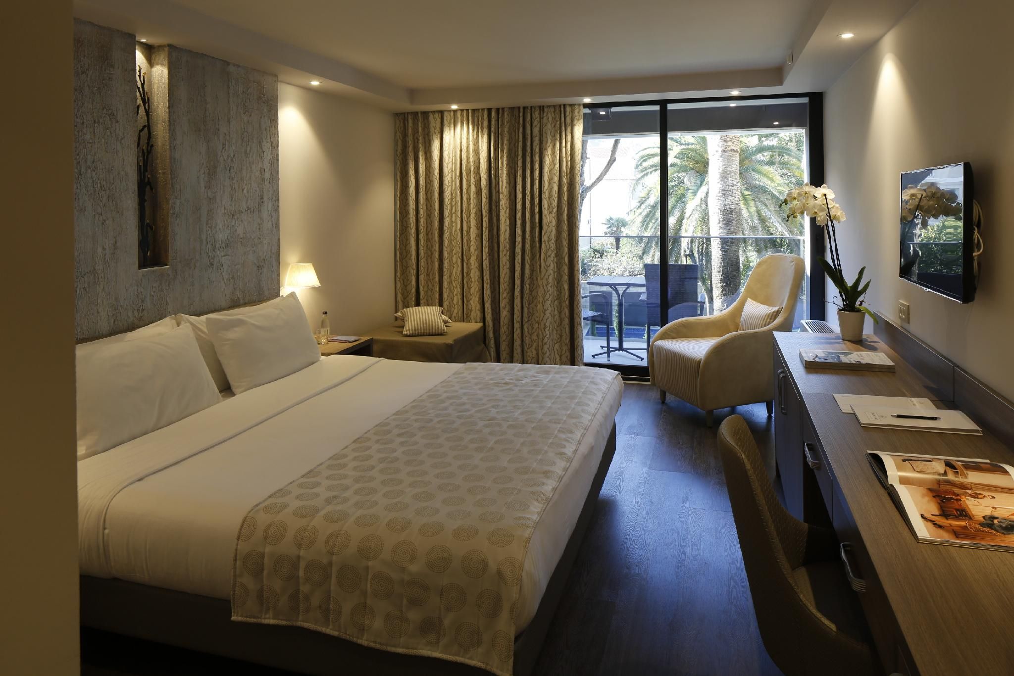 Deluxe Double Balcony Room
