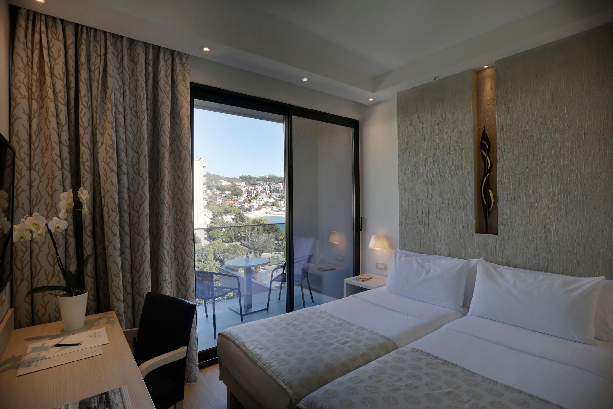 Standard Sea Side View Twin Room