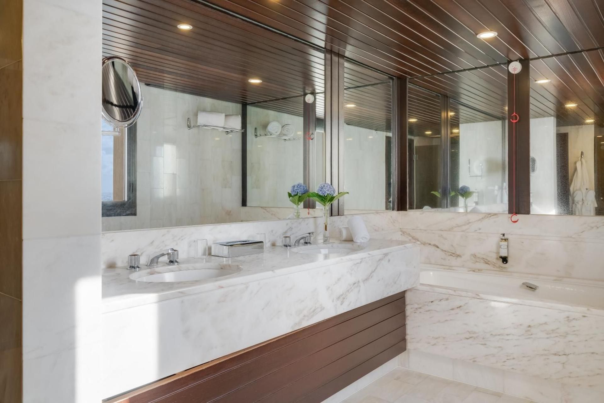 Triple Suite with Sea View