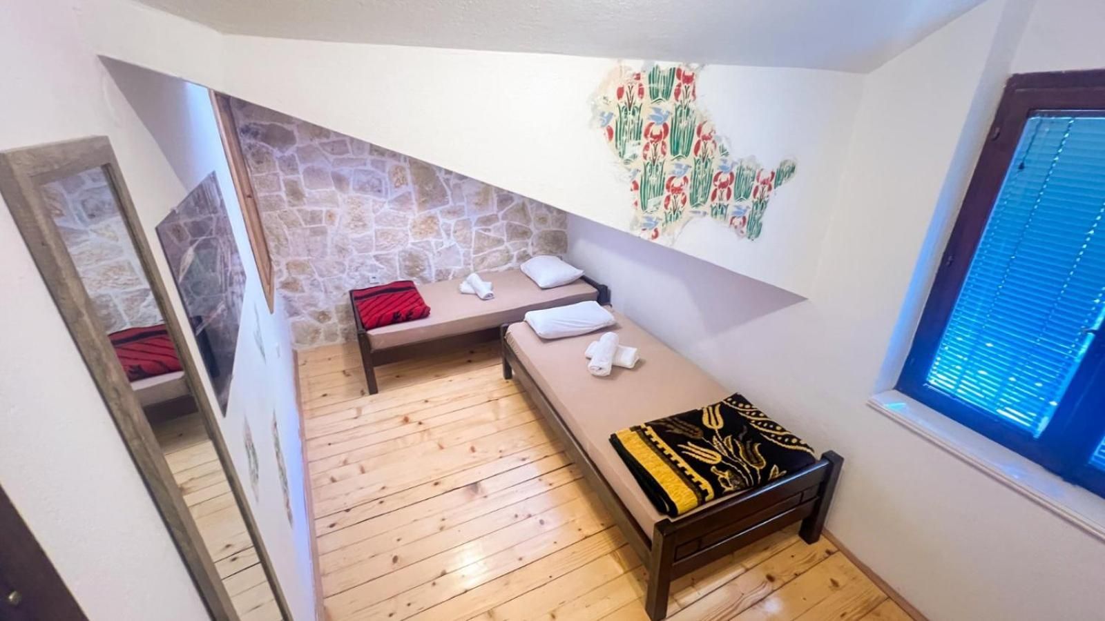 Standard Twin Room with Shared Bathroom