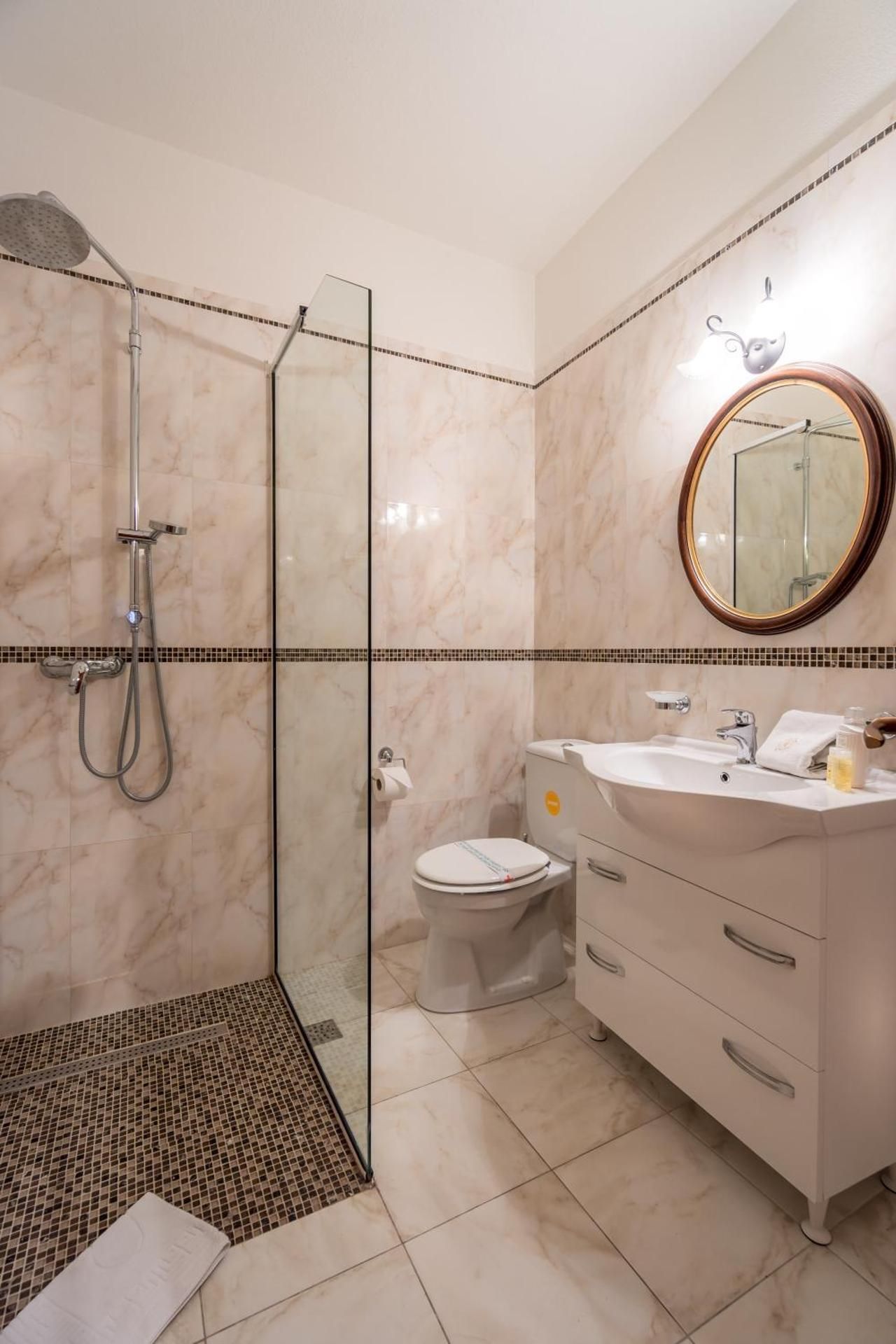 Apartments Leo One-Bedroom Apartment 2