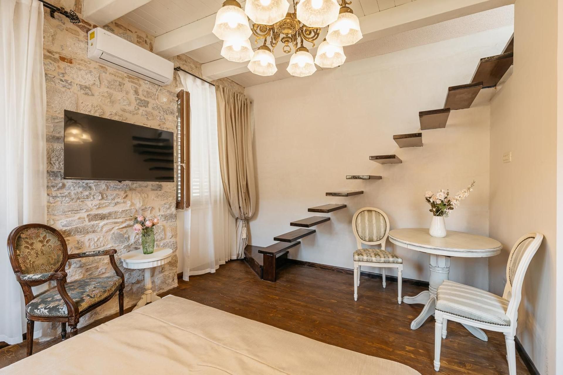 Apartments Leo Two-Bedroom Loft Apartment