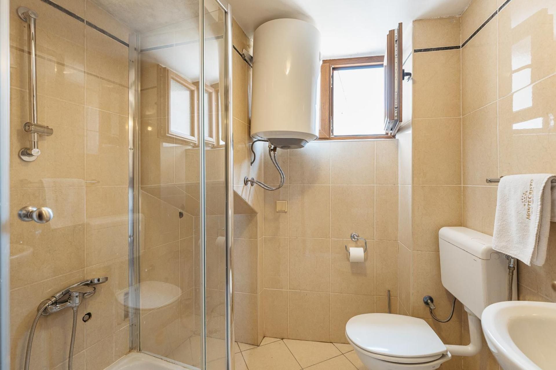 Apartments Leo Two-Bedroom Loft Apartment 2