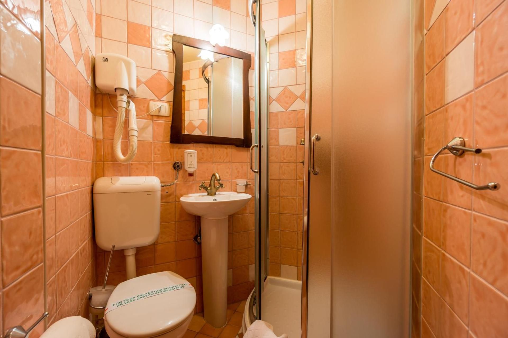 Hotel Monte Cristo Budget Single Room 3