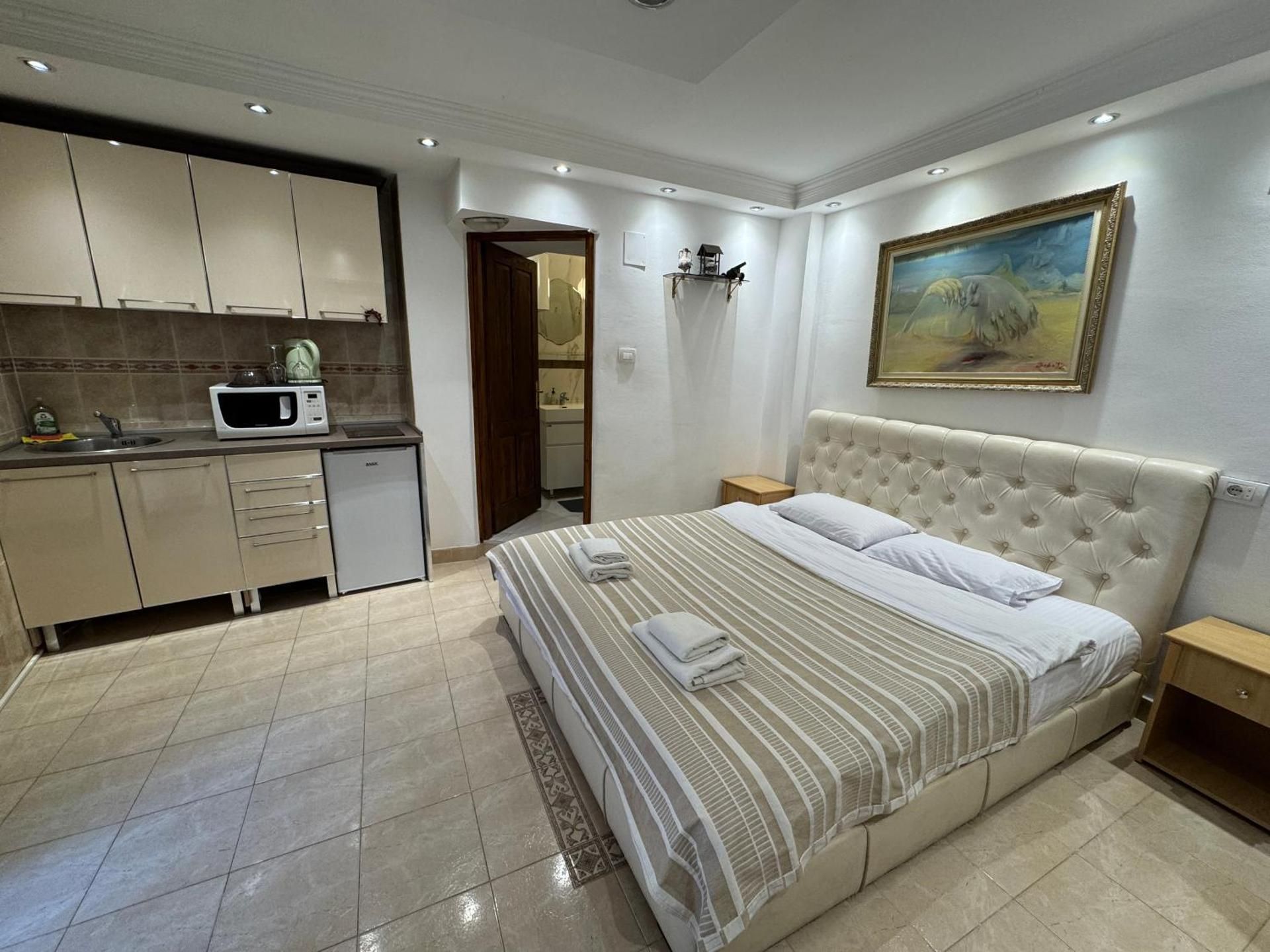 Apartment with Garden View