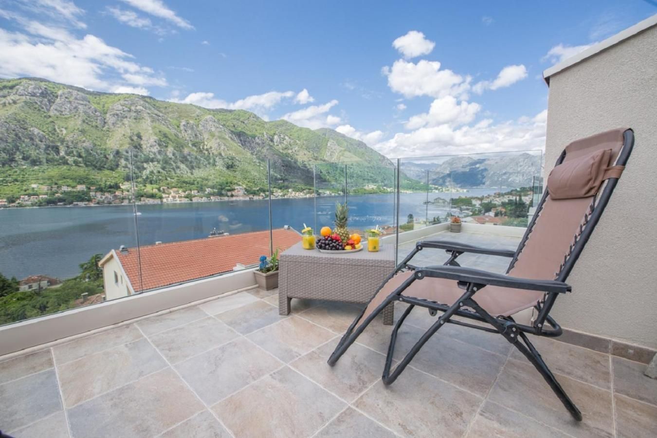  Deluxe Apartment with Terrace and Sea View 