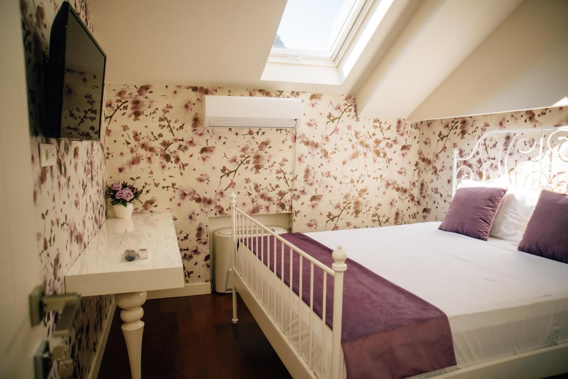 Double Room with Private External Bathroom