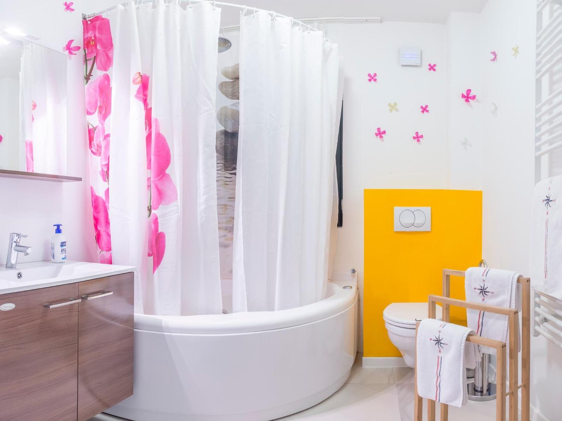 Apartments Windrose Two-Bedroom Apartment with Balcony with Sea View