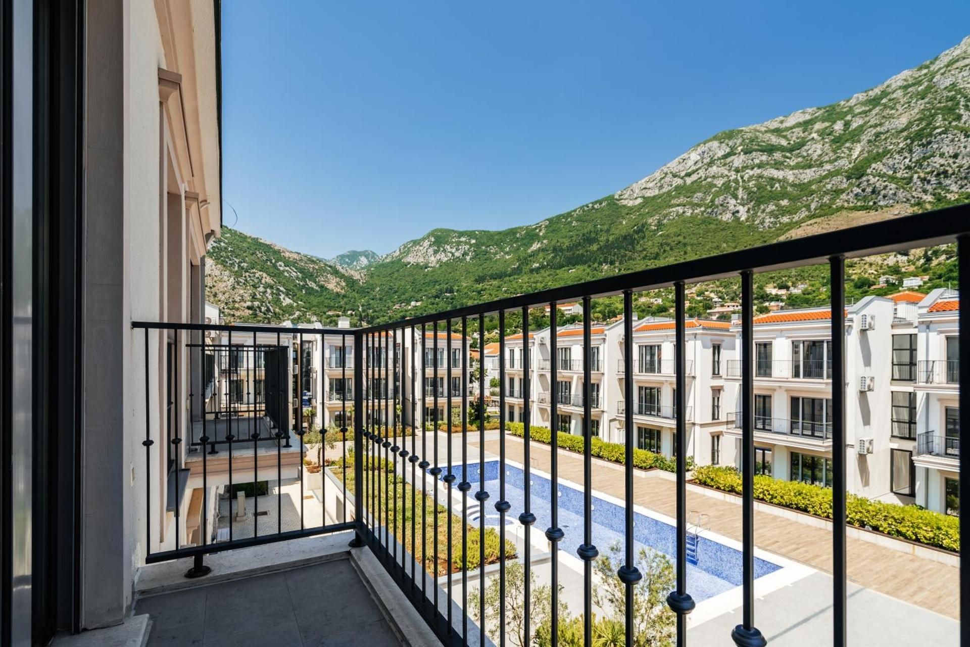 One-Bedroom Deluxe Apartment