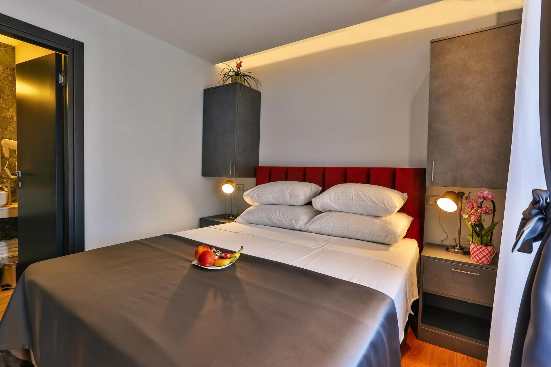 Deluxe Double Room small room