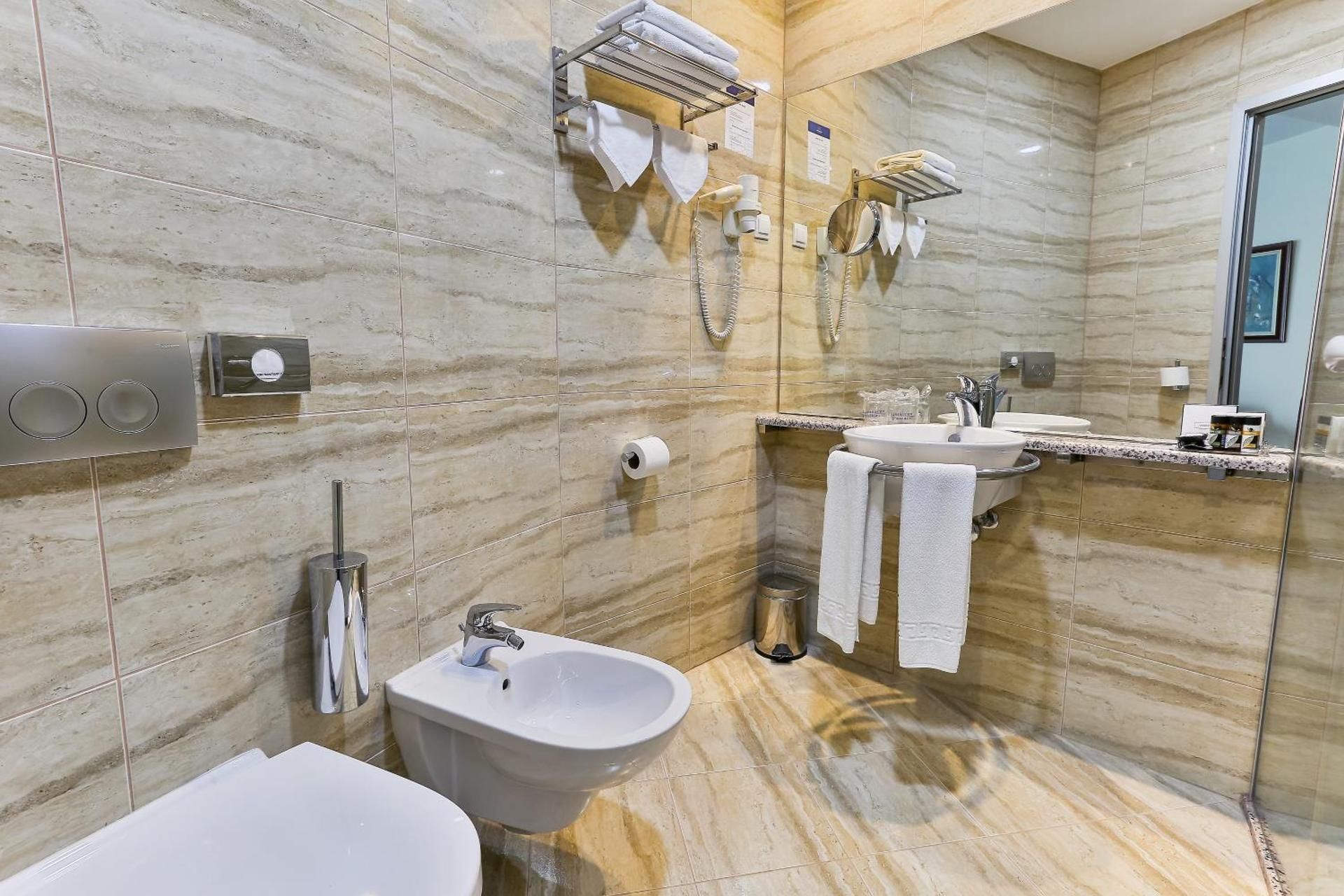 Superior King Suite