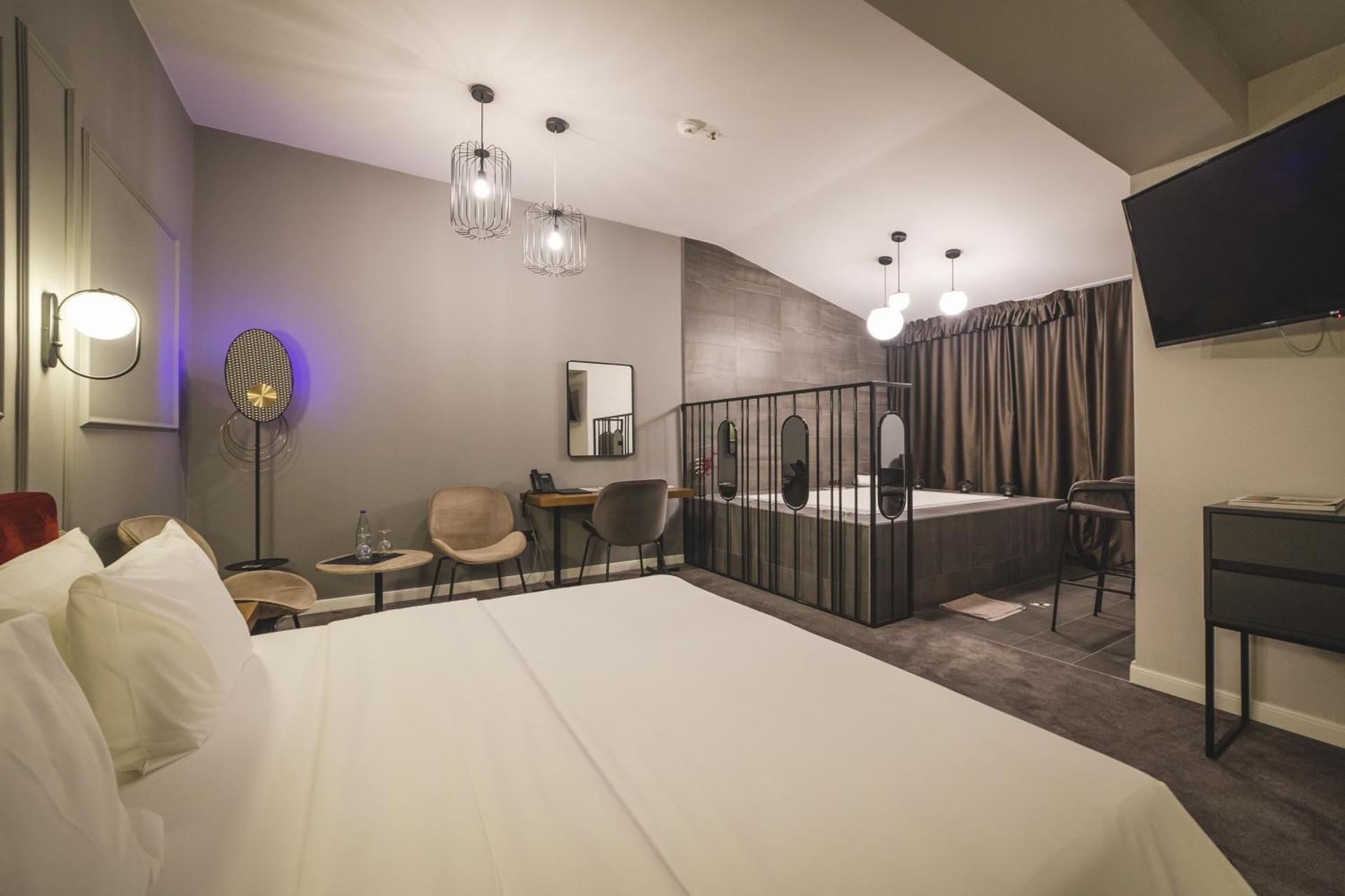 Deluxe Suite