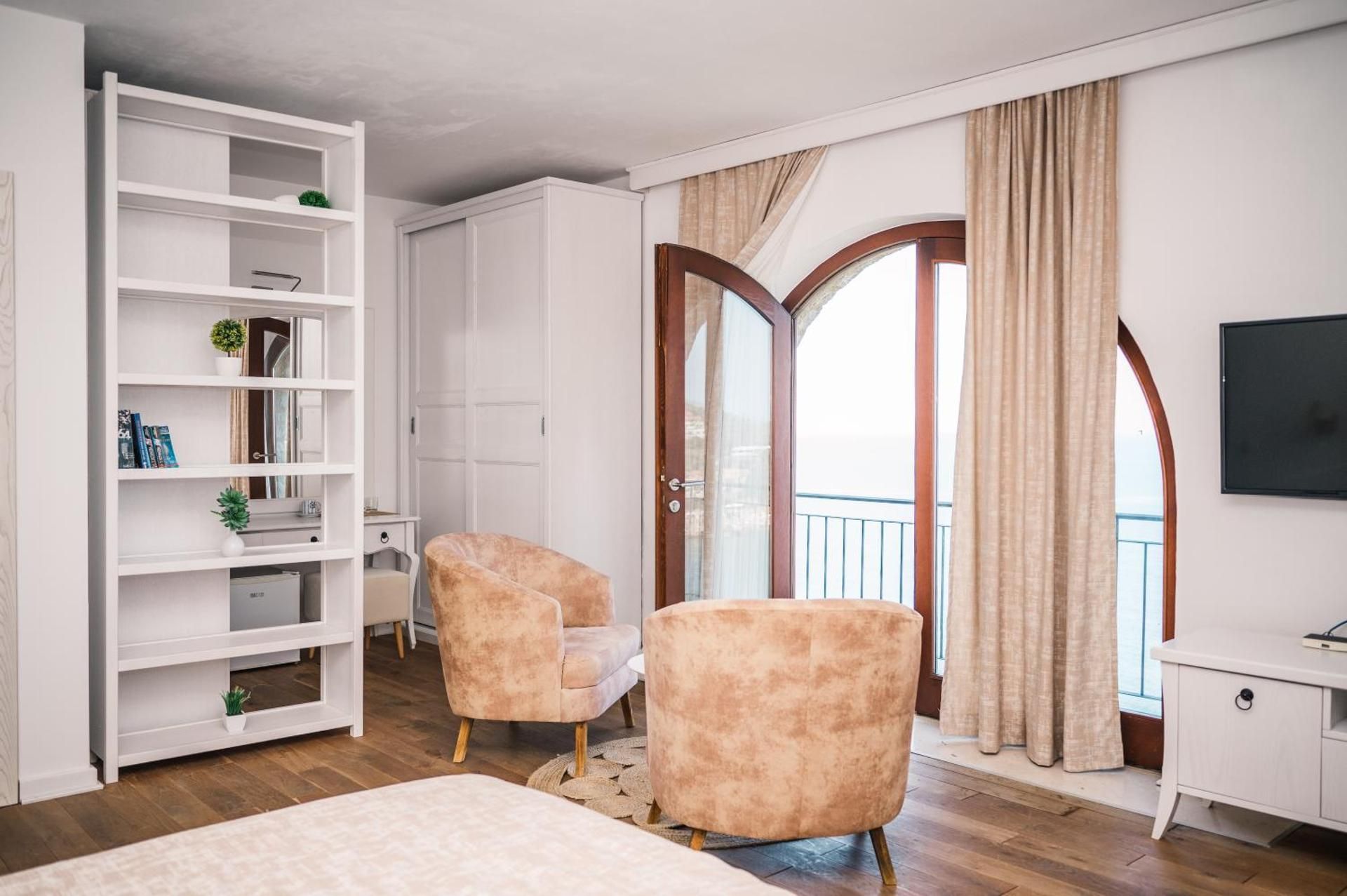 Hotel Pirate Old Town Deluxe Double Room with Balcony and Sea View 3