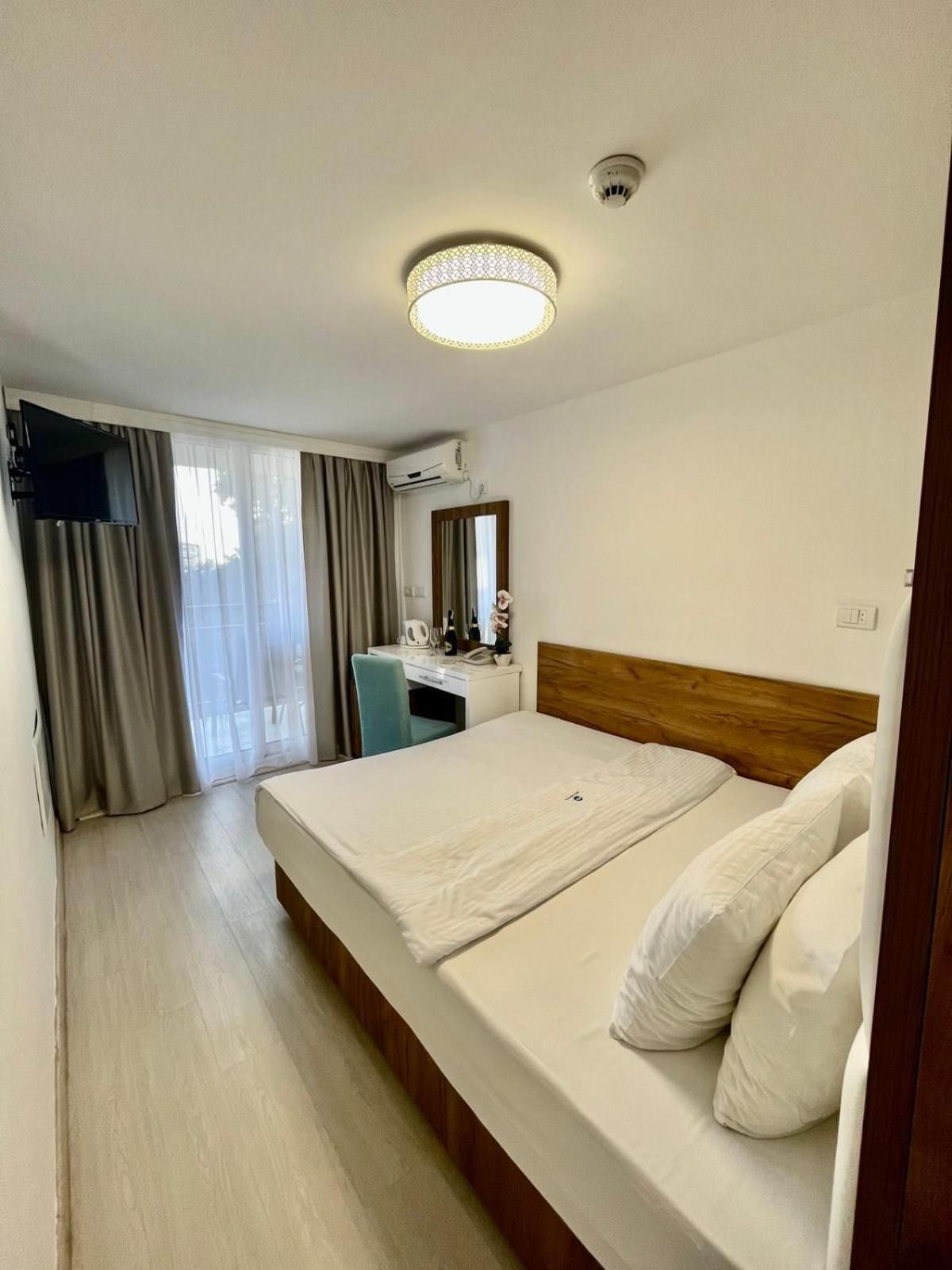 Queen Room with Balcony