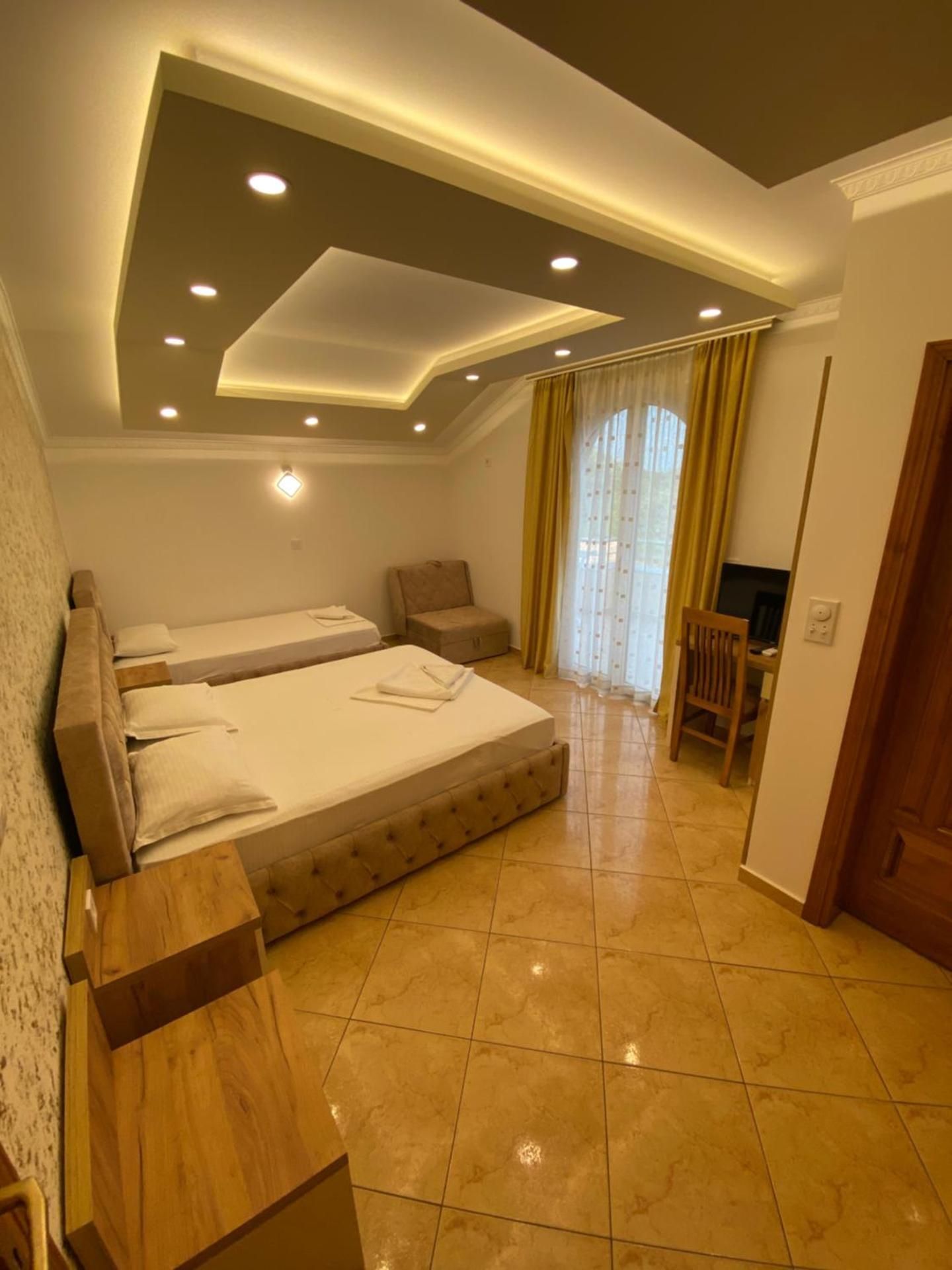 Studio with Balcony (4 Adults) with Free Parking and Wi-Fi