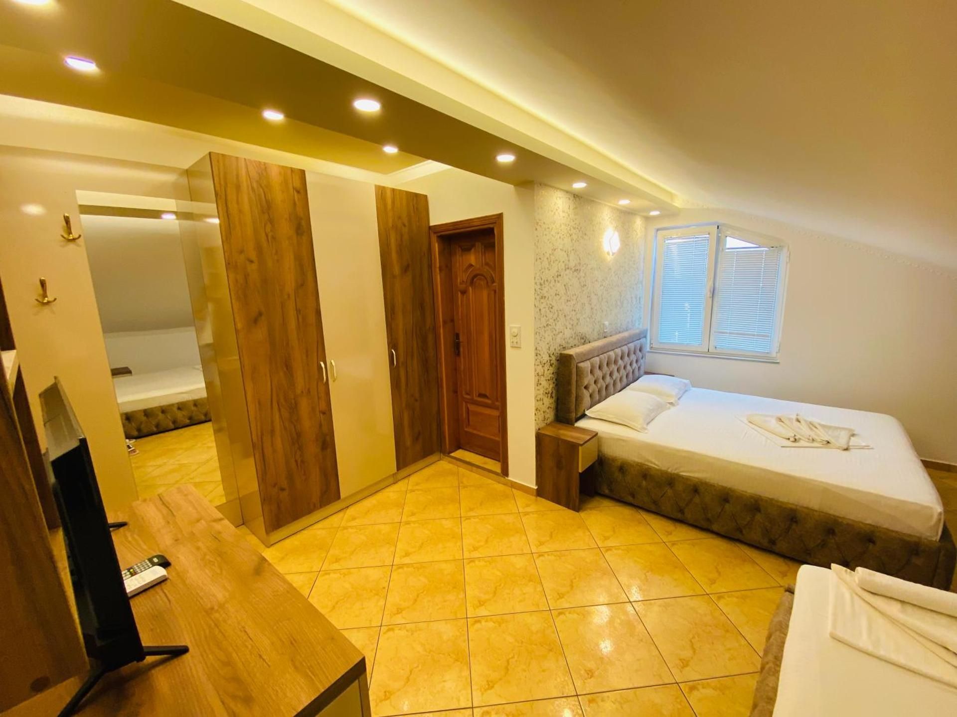 Apart Hotel Llolla Two-Bedroom Apartment (5 Adults)  with Free Parking and Wi-Fi 2