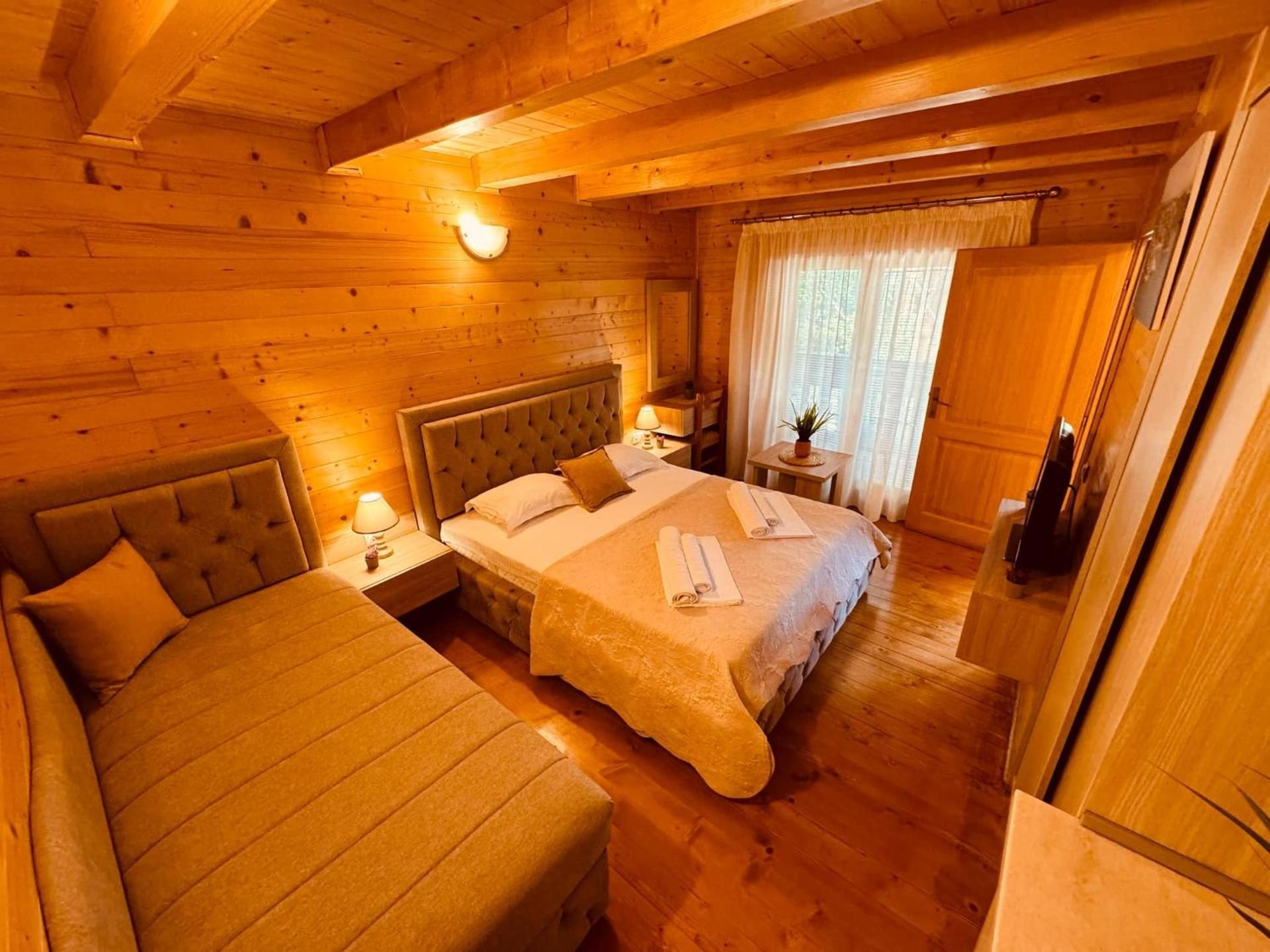 Apart Hotel Llolla Two-Bedroom Bungalow (5 Adults)