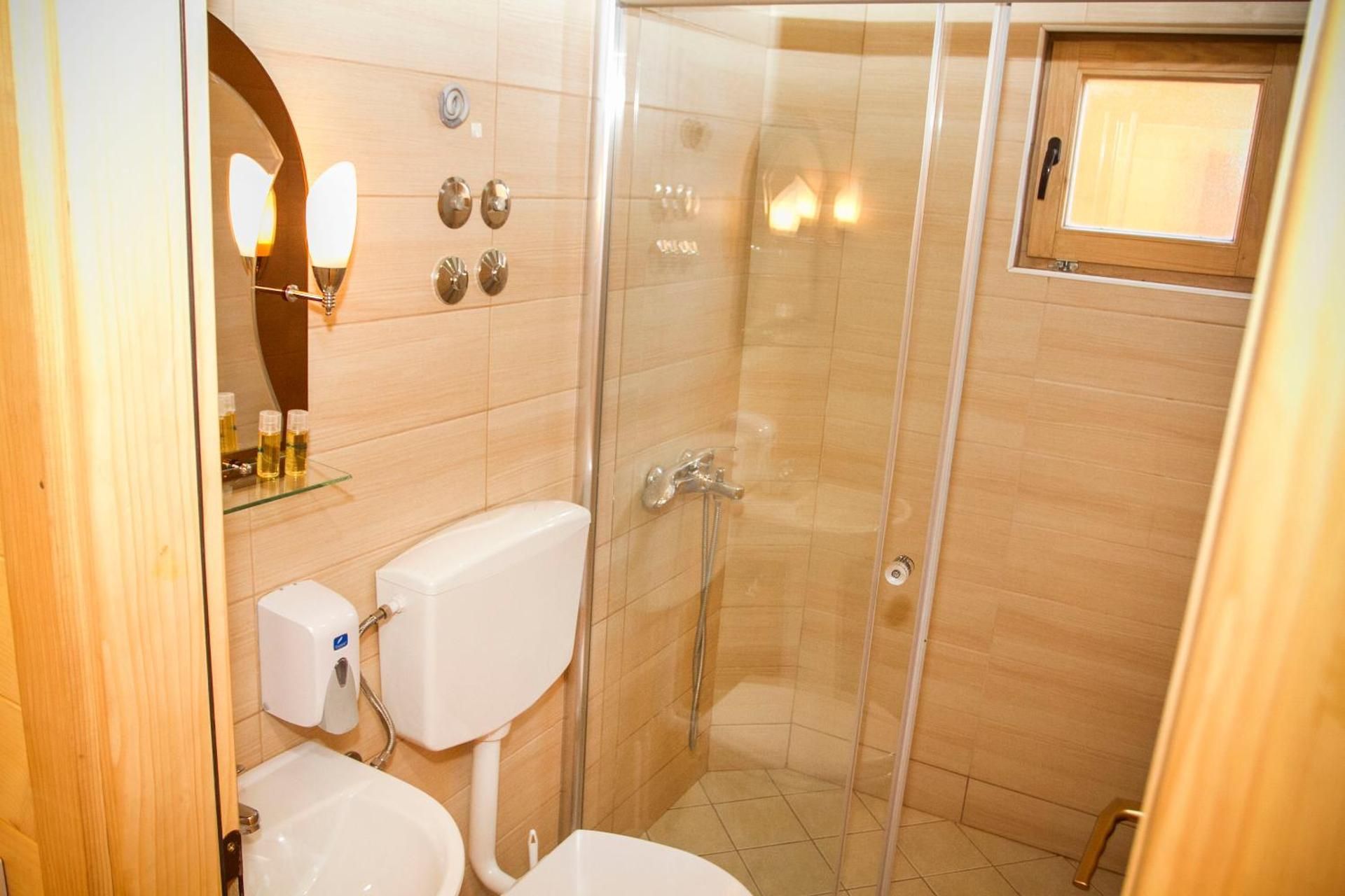 Apart Hotel Llolla Two-Bedroom Bungalow (5 Adults) 3