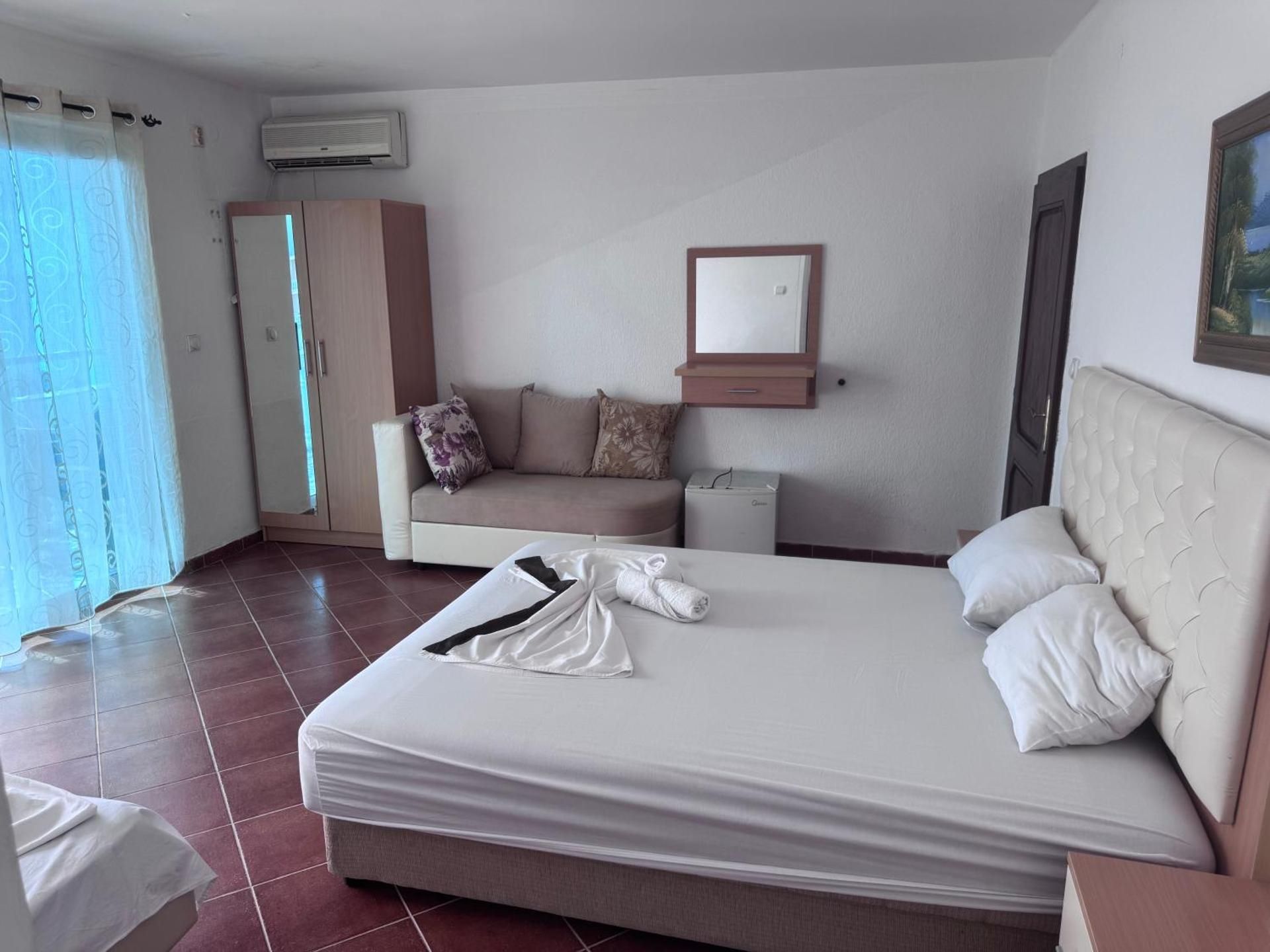 Apartments Monte Triple Room with Pool View